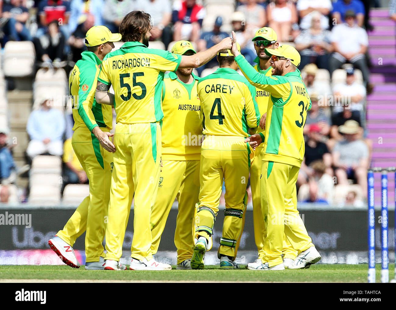 Australien feiern Die wicket von England's Jason Roy während der ICC Cricket World Cup Warm up Match am Hampshire Schüssel, Southampton. Stockfoto