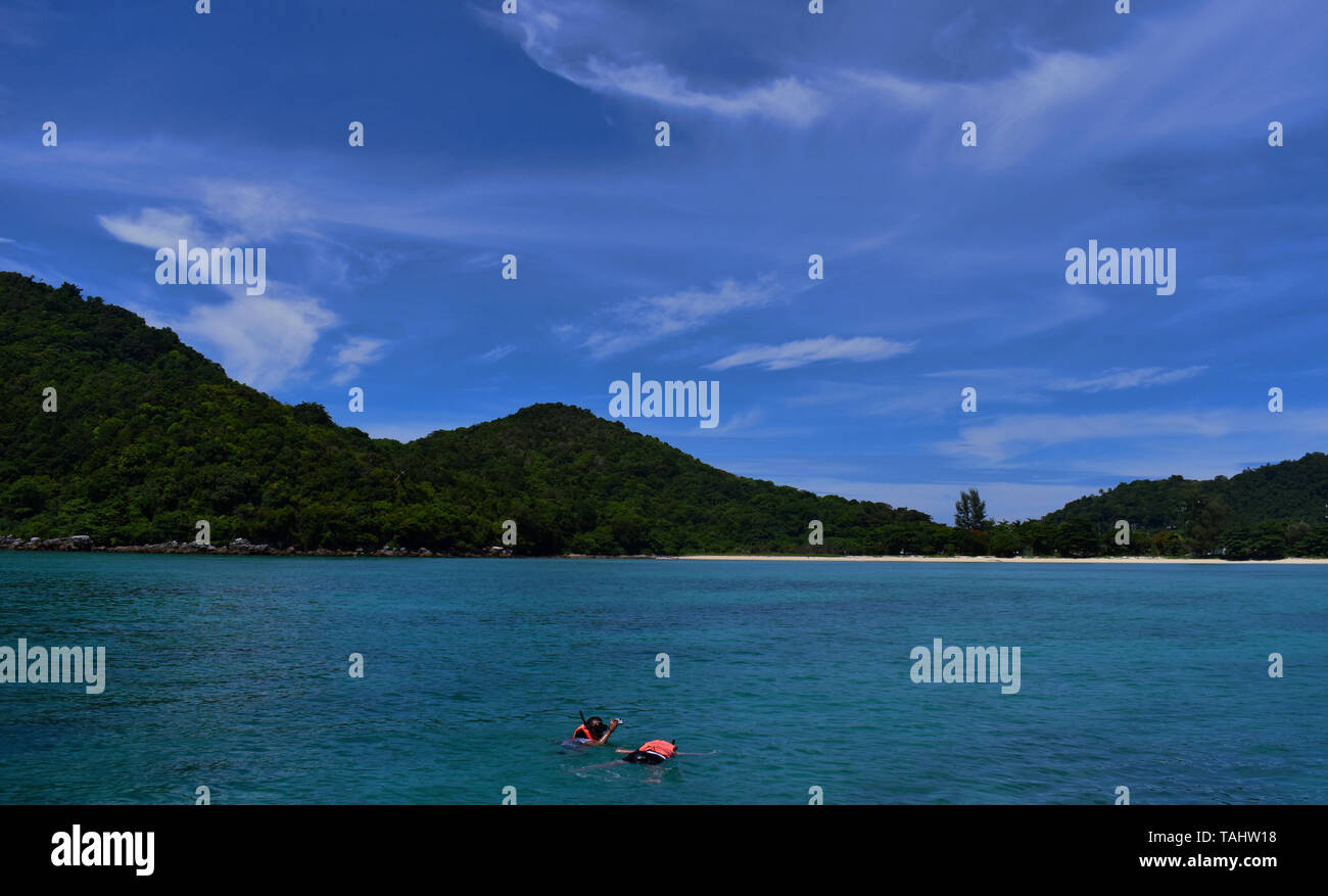 Bild von einer Insel aus dem Meer. Stockfoto