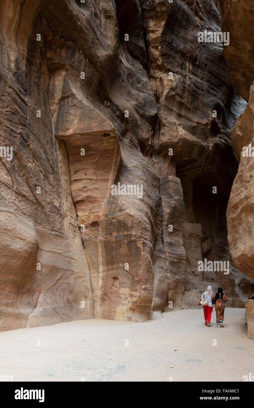 Jordanien, Petra (UNESCO) Der Siq. 1.2 km lange natürliche Schlucht und dem Einstieg in die antike nabatäische Königreich. Stockfoto