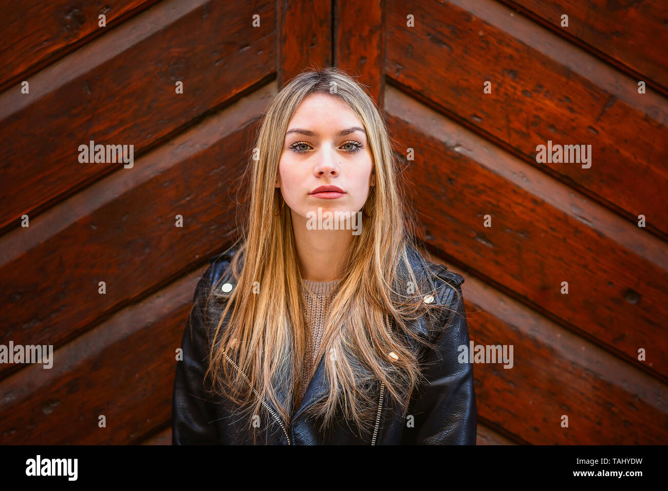 Erstaunliche frau portrait. Schöne Mädchen mit langen Haaren. Blond-Modus Stockfoto