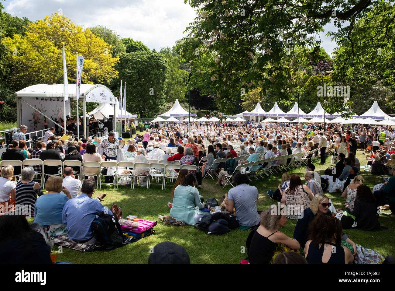 London, UK, 25. Mai 2019, die Menschen hören Musik an der RHS Chelsea
