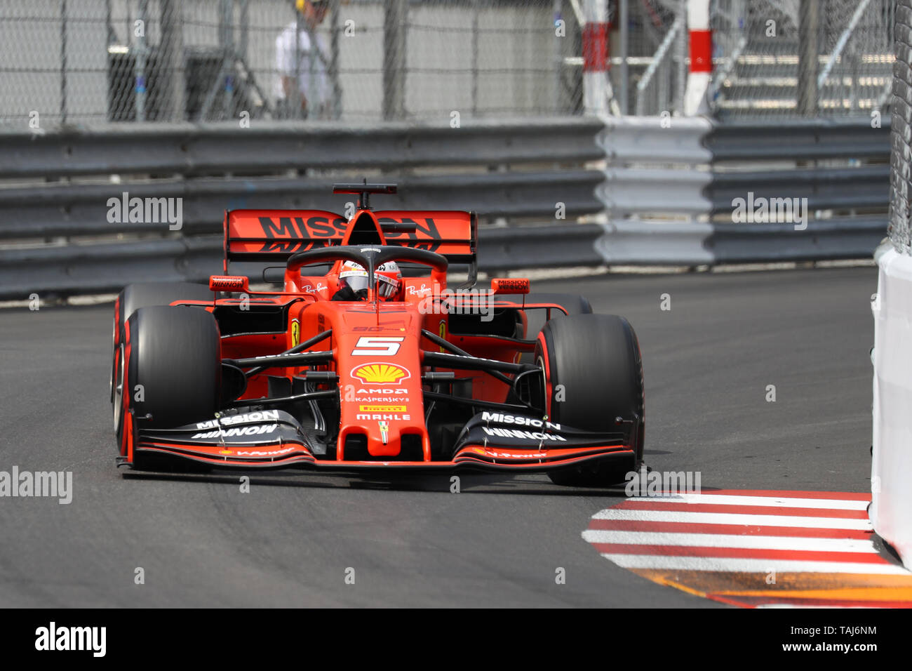 Monte Carlo, Monaco. 25 Mai, 2019. Sebastian Vettel der Scuderia Ferrari auf der Spur während der Qualifikation für die F1 Grand Prix von Monaco Quelle: Marco Canoniero/Alamy leben Nachrichten Stockfoto