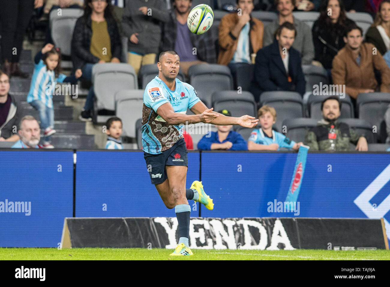 Sydney, Australien. 25 Mai, 2019. Kurtley Beale der Waratahs wirft einen langen Pass während des Super Rugby-spiel zwischen Waratahs und Jaguares an Bankwest Stadion, Sydney, Australien, am 25. Mai 2019. Foto von Peter Dovgan. Nur die redaktionelle Nutzung, eine Lizenz für die gewerbliche Nutzung erforderlich. Keine Verwendung in Wetten, Spiele oder einer einzelnen Verein/Liga/player Publikationen. Credit: UK Sport Pics Ltd/Alamy leben Nachrichten Stockfoto