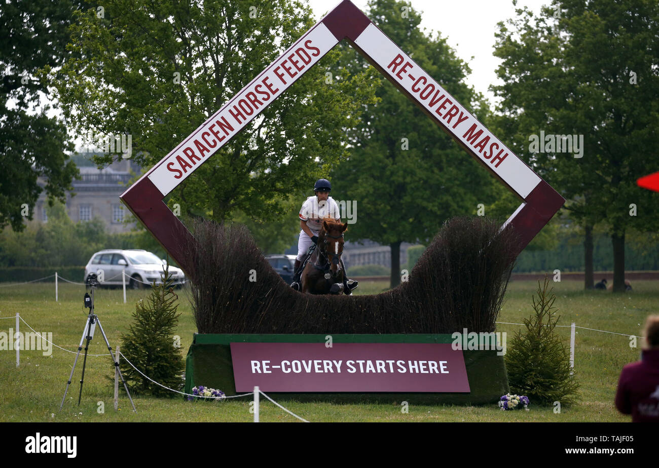 Houghton, UK. 25 Mai, 2019. Harry Meade, Reitschule Merrywell Tradition an der Sarazenen Pferd Feeds Houghton International Horse Trials, Houghton Hall, Norfolk, Großbritannien am 25. Mai 2019. Credit: Paul Marriott/Alamy leben Nachrichten Stockfoto