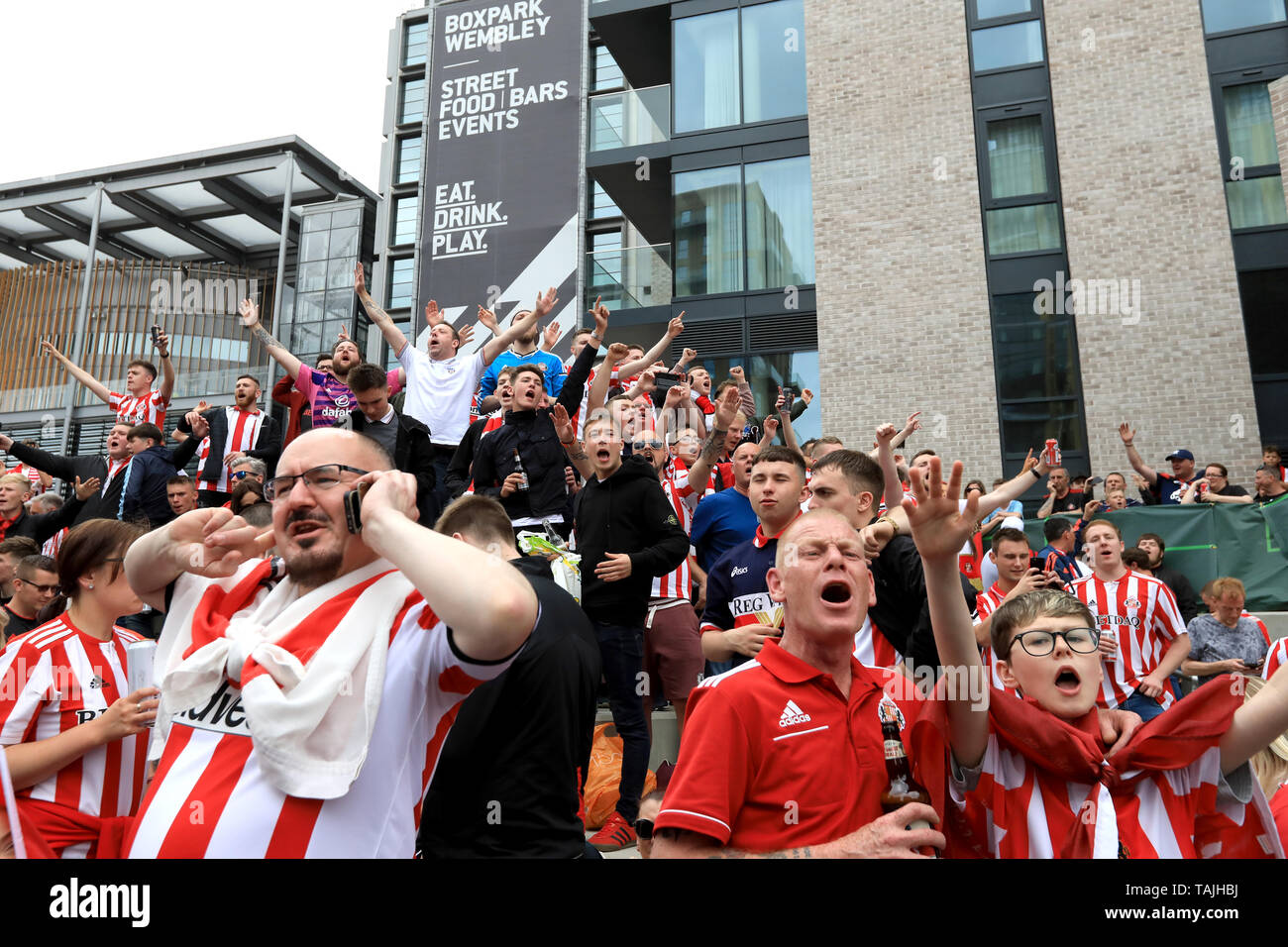 Sunderland Fans vor dem Sky Bet Liga 1 Play off Finale zwischen Charlton Athletic und Sunderland im Wembley Stadion, London am Sonntag, den 26. Mai 2019. Credit: MI Nachrichten & Sport/Alamy leben Nachrichten Stockfoto