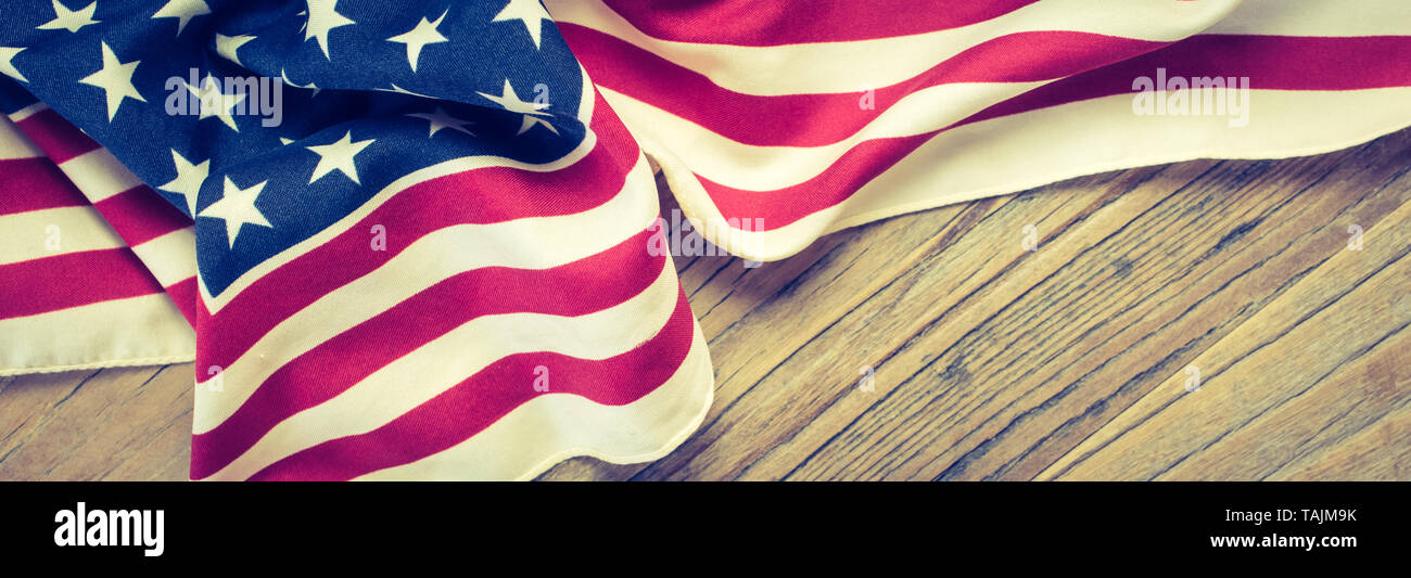 USA Flagge auf Holz. Hintergrundbanner für amerikanische Feiern und Feiertage. Stockfoto