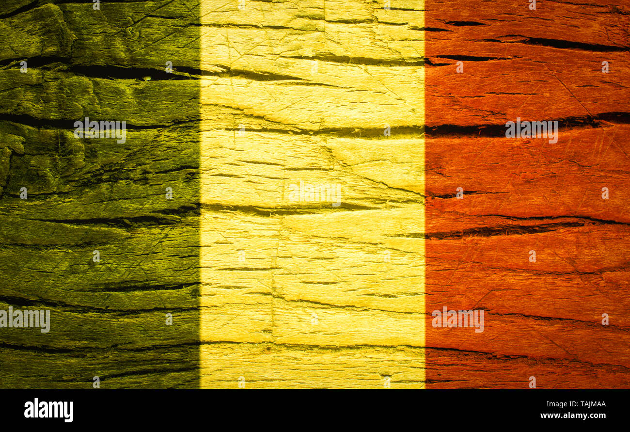 Belgien Flagge auf Holz Textur Hintergrund. Belgischen Nationalfeiertag feiern. Stockfoto