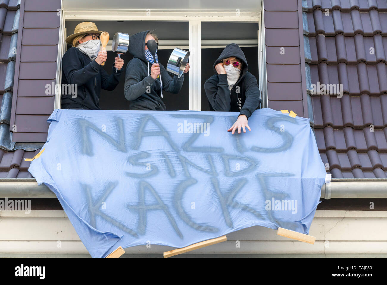 Gegendemonstration der Antifa in einer Demonstration von Rechtsextremen Gruppen in Dortmund unter dem Motto "Europa Erwache, Deutschland, in einem residenti Stockfoto