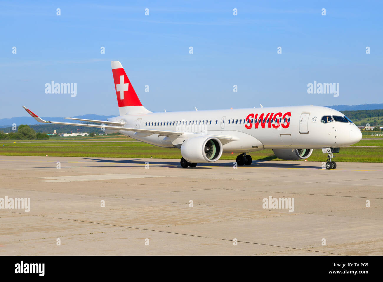 Stuttgart/Deutschland, 22. August 2019: Schweizer Bombardier C-Serie am Flughafen Stuttgart. Stockfoto