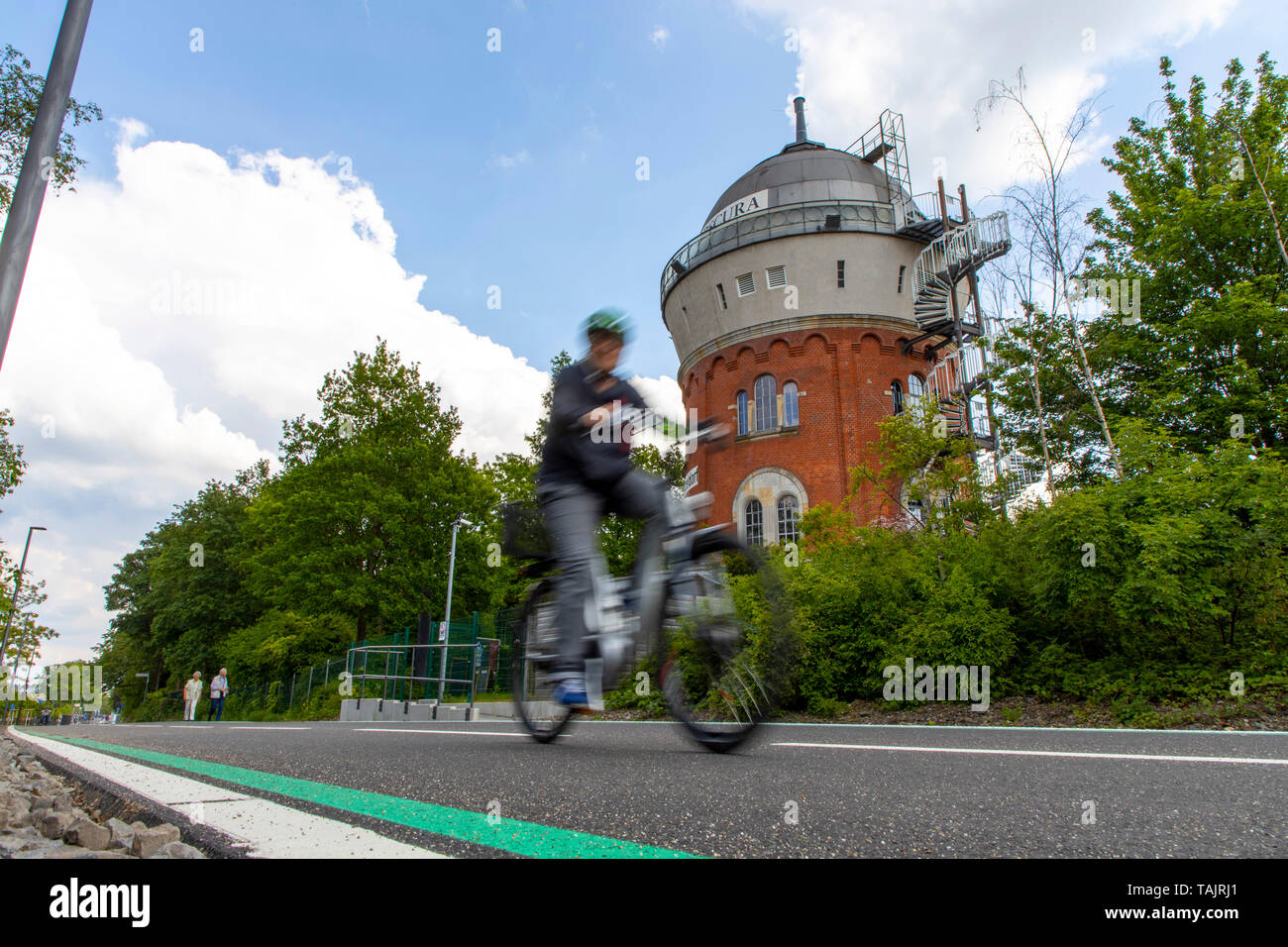 Radschnellweg RS1, einem Zyklus Highway, in MŸlheim an der Ruhr, Deutschland, die ganze Route werden über 100 km quer durch das Ruhrgebiet, vorbei an Kamera Obs Stockfoto