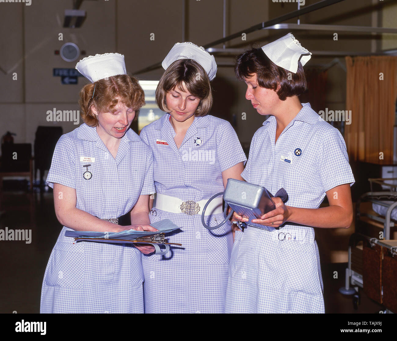 Gruppe von jungen Geburtshelfer in der Entbindungsstation in privaten Krankenhaus, Greater London, England, Vereinigtes Königreich Stockfoto