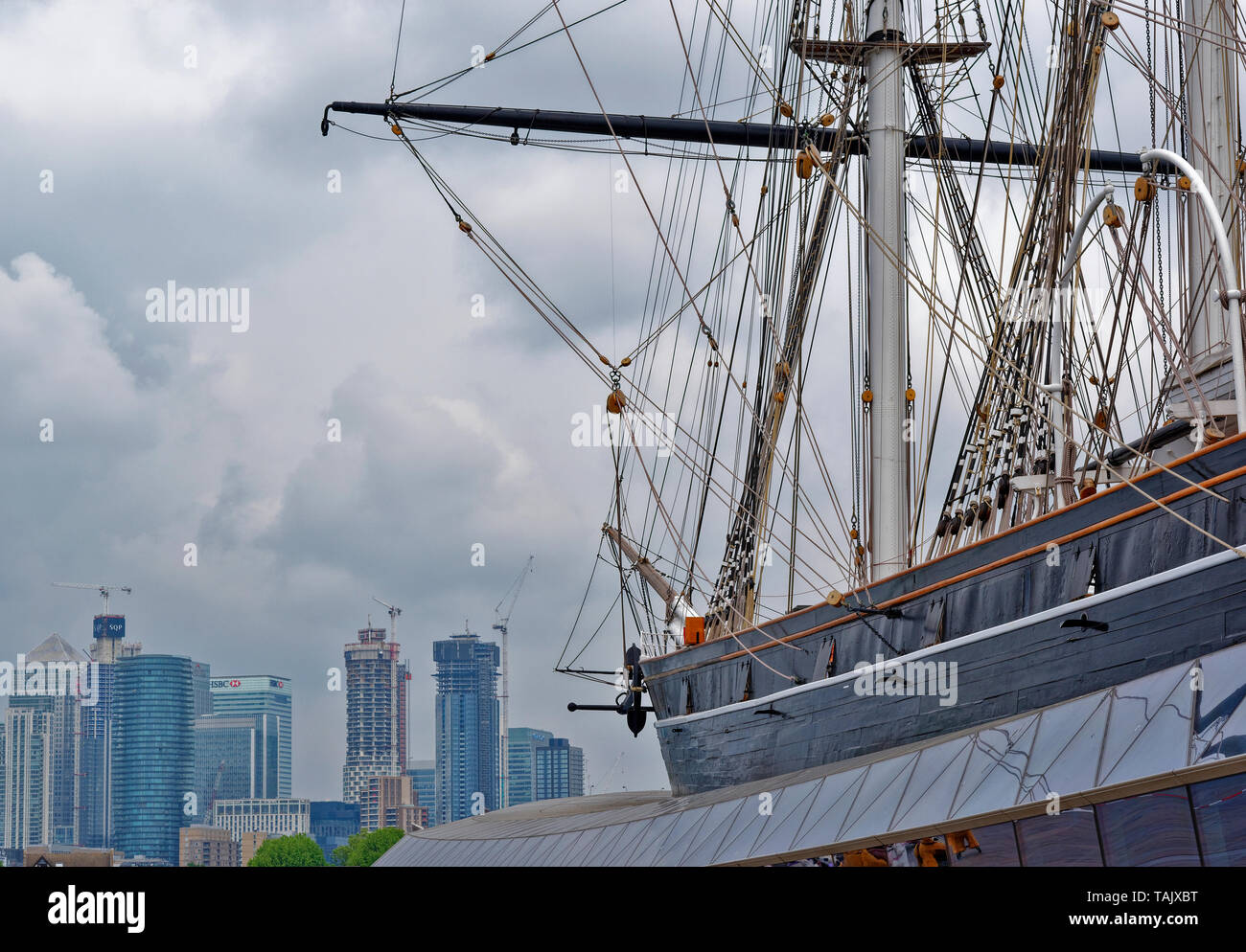 LONDON Greenwich, Cutty Sark Clipper MIT BLICK AUF DEN SKYSCAPERS VON CANARY WHARF Stockfoto