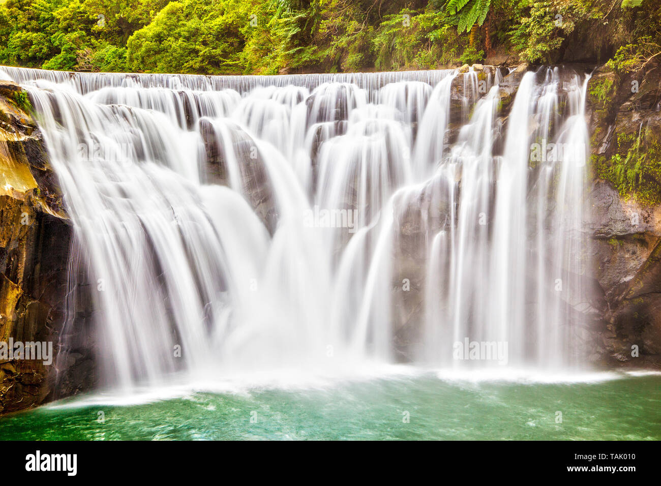 Majestic Shifen Wasserfall in Pingxi Bezirk von New Taipei City, Taiwan, am Oberlauf der Keelung River. Die berühmten Wasserfall ist Stockfoto
