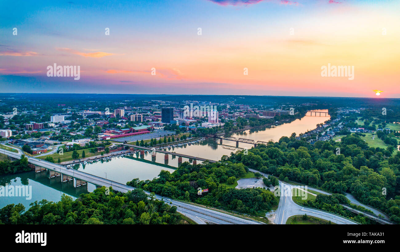 Augusta, Georgia, USA Skyline Antenne und Savannah River. Stockfoto