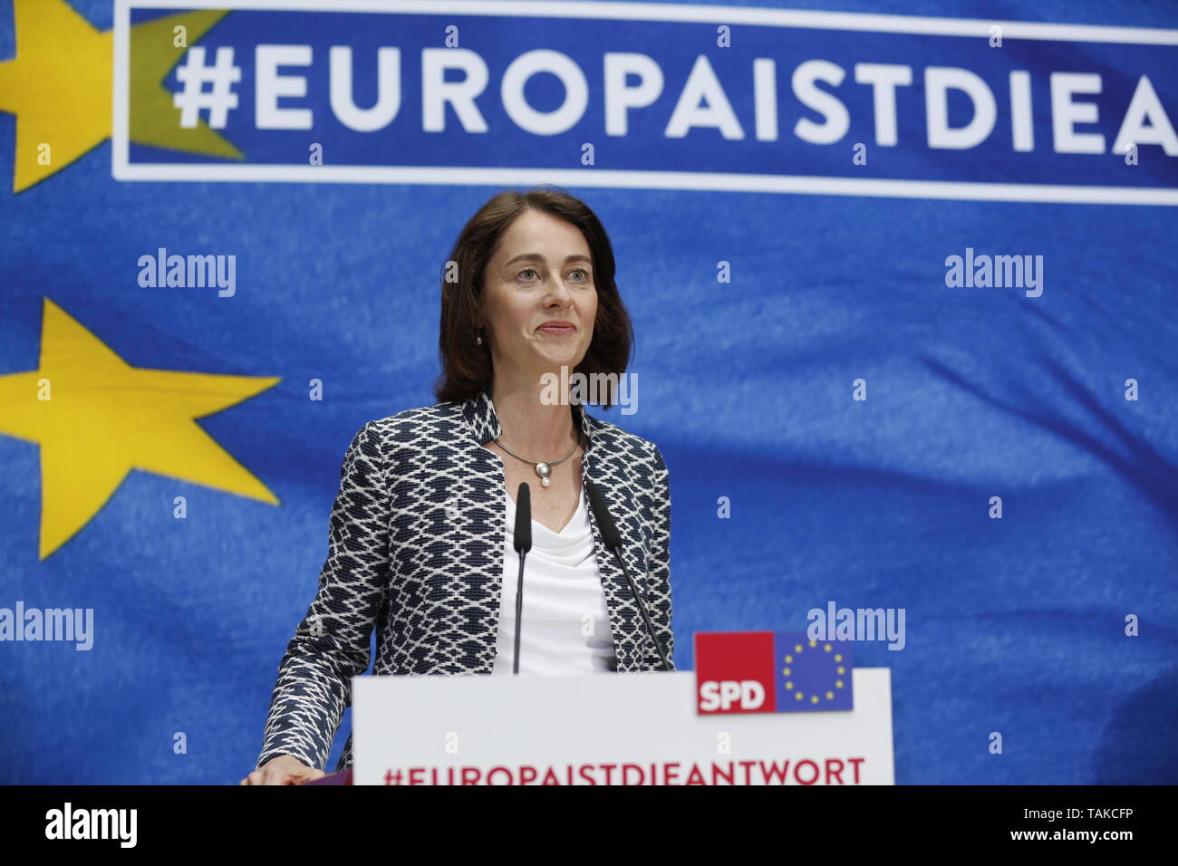 25.05.2019, Berlin, Deutschland, Katarina Gerste gibt Presseerklärung im Atrium des Willy Brandt Haus. Wahl Partei zu den Wahlen zum Europäischen Parlament und die staatsbürgerschaft Wahl in Bremen in der Bundesrepublik Parteizentrale der Sozialdemokratischen Partei Deutschlands in Berlin. Stockfoto