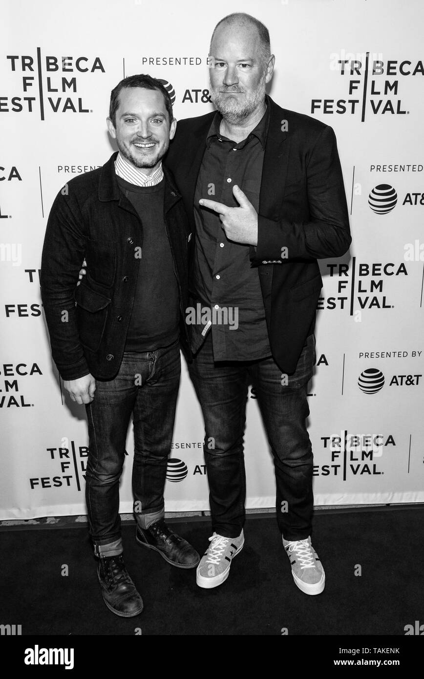 New York, NY - 25. April 2019: Elijah Wood und Direktor Ant Timpson nehmen an der 'Papa' Screening im 2019 Tribeca Film Festival kommen in der SVA Thea Stockfoto