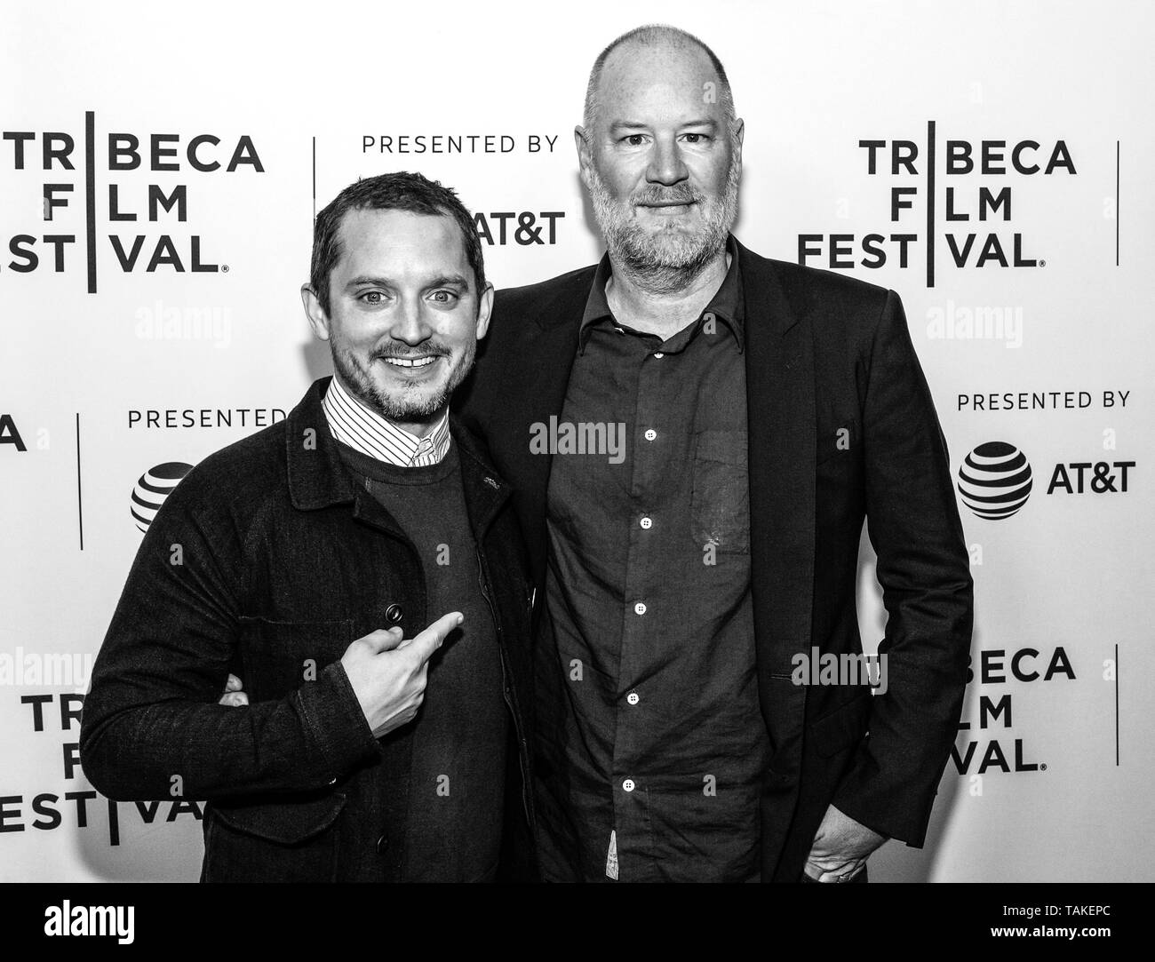 New York, NY - 25. April 2019: Elijah Wood und Direktor Ant Timpson nehmen an der 'Papa' Screening im 2019 Tribeca Film Festival kommen in der SVA Thea Stockfoto