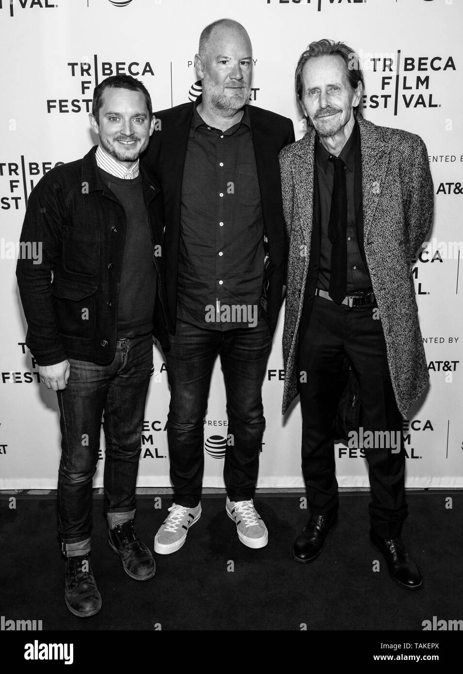 New York, NY - 25. April 2019: Elijah Wood, Direktor Ant Timpson und Stephen McHattie nehmen an der 'Papa' Screening im 2019 Tribeca Film Fe kommen Stockfoto