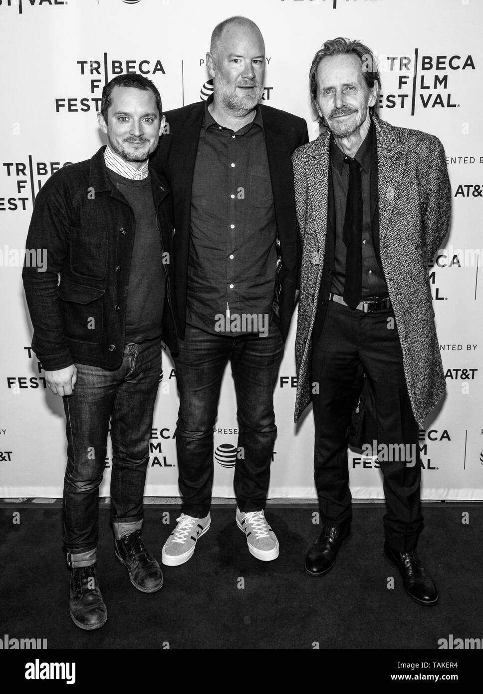 New York, NY - 25. April 2019: Elijah Wood, Direktor Ant Timpson und Stephen McHattie nehmen an der 'Papa' Screening im 2019 Tribeca Film Fe kommen Stockfoto