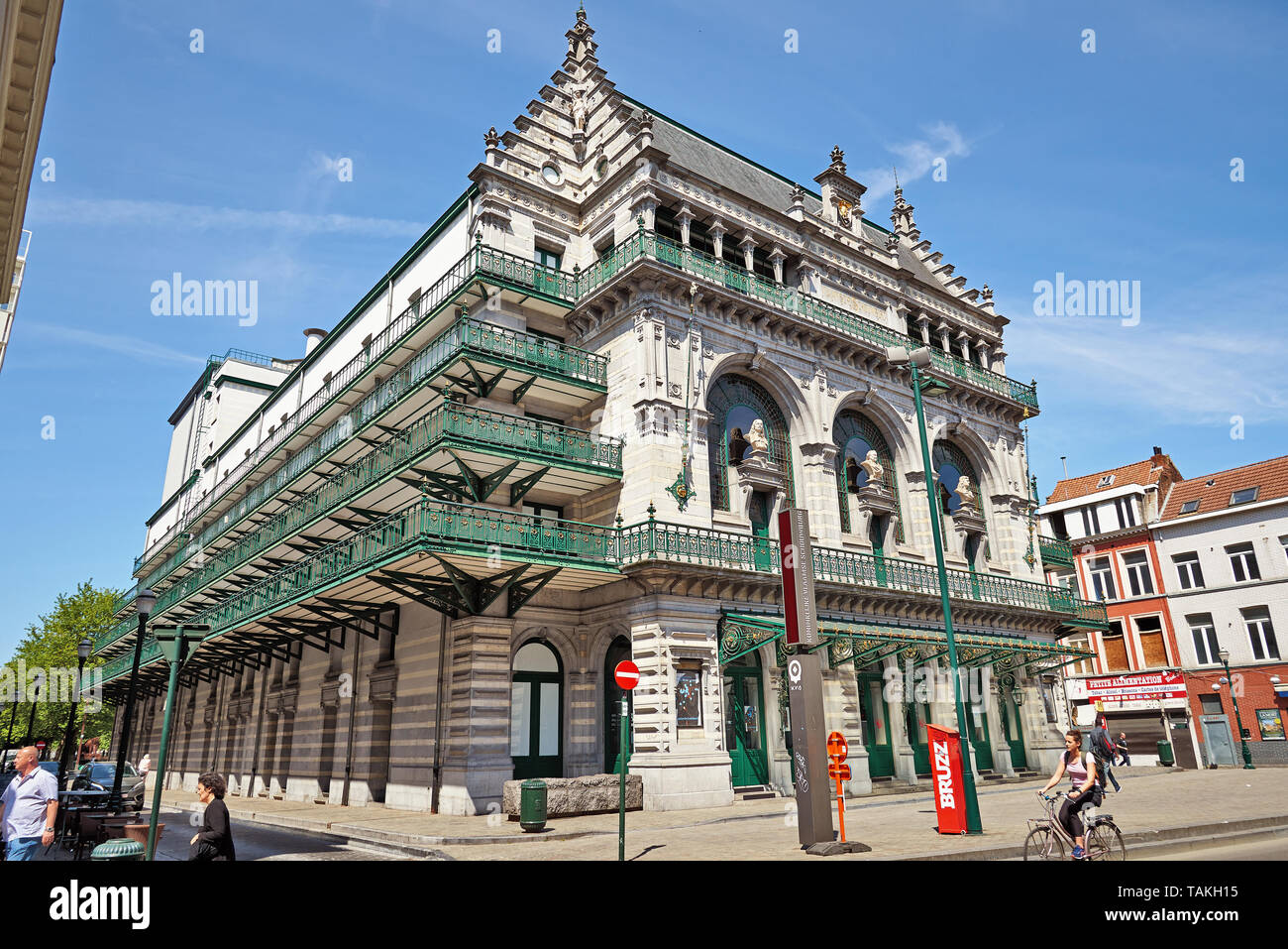 Brüssel, Belgien - 24. Mai 2019: ehemalige Lagerhaus der Königlich Flämischen Theater im Zentrum von Brüssel untergebracht, von der alten Kais. Historische Gebäude i Stockfoto