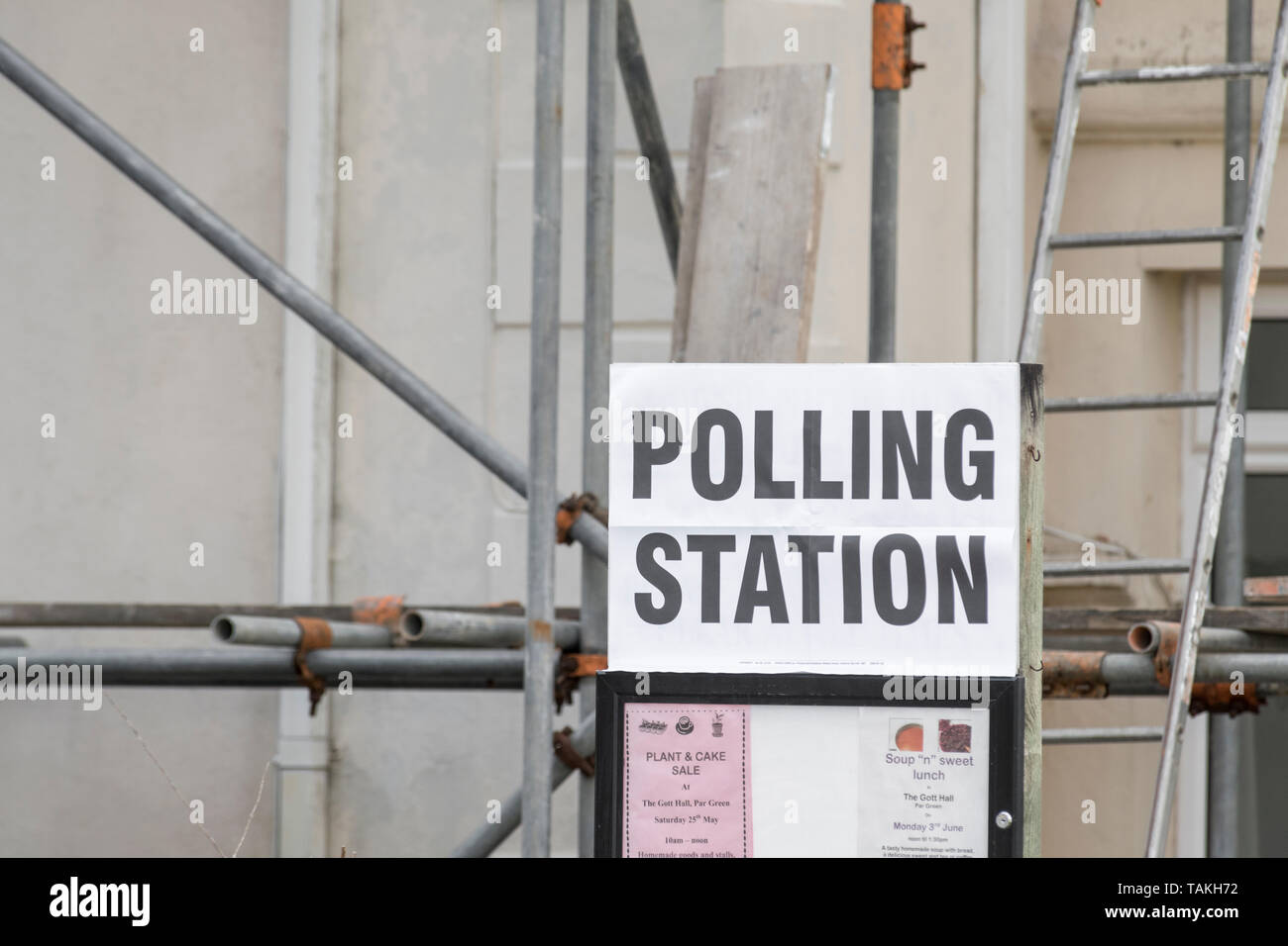 Wahllokal Zeichen außerhalb der britischen Wahlen Wahllokale - für 2019 Wahlen zum Europäischen Parlament, aber auch für andere britische Wahlen. Britische allgemeine Wahlen. Stockfoto