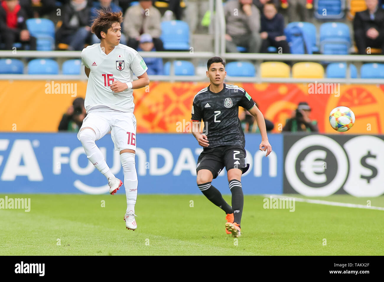 Gdynia Stadion, Gdynia, Polen - 26. Mai, 2019: Kota Yamada aus Japan und Kevin Alvarez aus Mexiko in Aktion während der FIFA U-20-Weltmeisterschaft zwischen Mexiko und Japan (Gruppe B) in Gdynia gesehen. (Endstand; Mexiko 0:3 Japan) Stockfoto