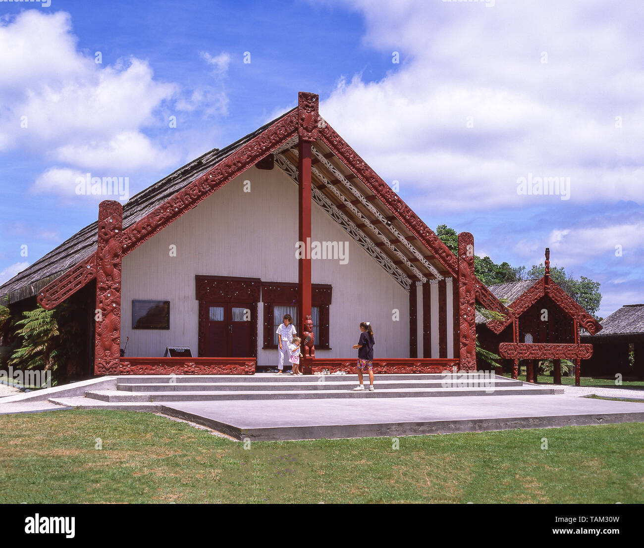 Maori Meeting House (Wharenui), Whakarewarewa lebenden Maori Dorf, Rotorua, Bay of Plenty, North Island, Neuseeland Stockfoto