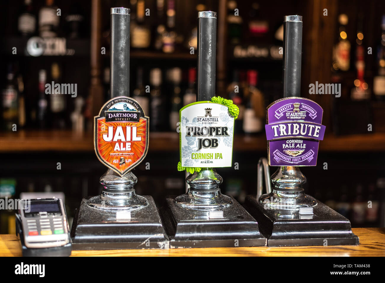 Gefängnis Ale, richtigen Job und Tribut Ales, Drei Kronen, Chagford, Devon Stockfoto