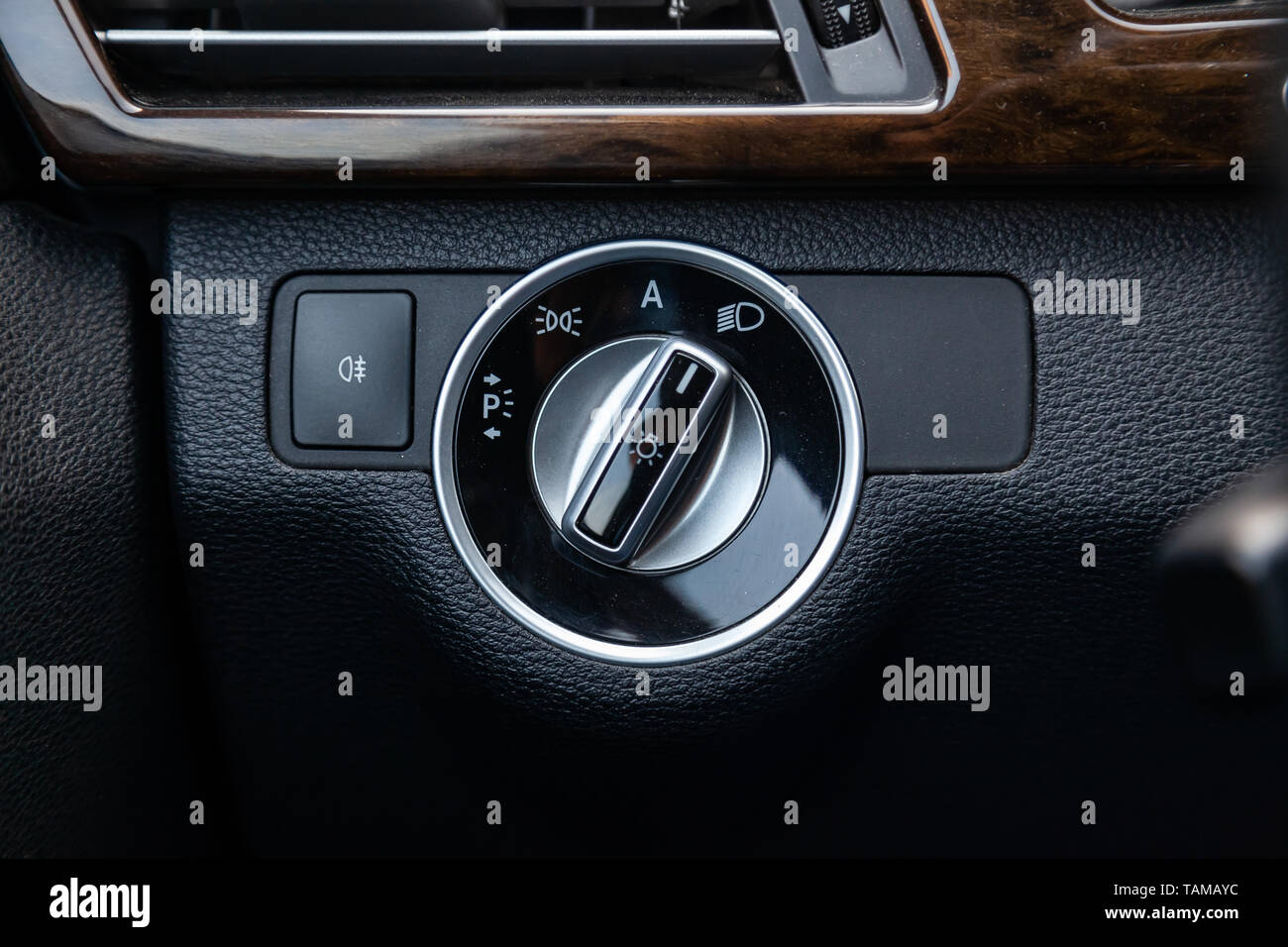 Lichtdurchlässiger Fenstervorhang Auto-Armaturenbrett auf schwarz 
