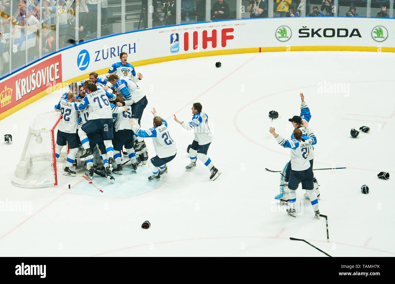 Bratislava, Slowakei. 26 Mai, 2019. Finnland gewann den Titel und Feiern, Jubeln, Freude, Emotionen, feiern, lachen, Jubeln, Jubeln, reißt die Arme, ballte die Faust, Feiern, Feier, Torjubel, KANADA - FINNLAND 1-3 Kanada - Finnland letzte IIHF Eishockey-WM in Bratislava, Slowakei, Slowakei, 26. Mai 2019, Saison 2018/2019, Kredit: Peter Schatz/Alamy leben Nachrichten Stockfoto