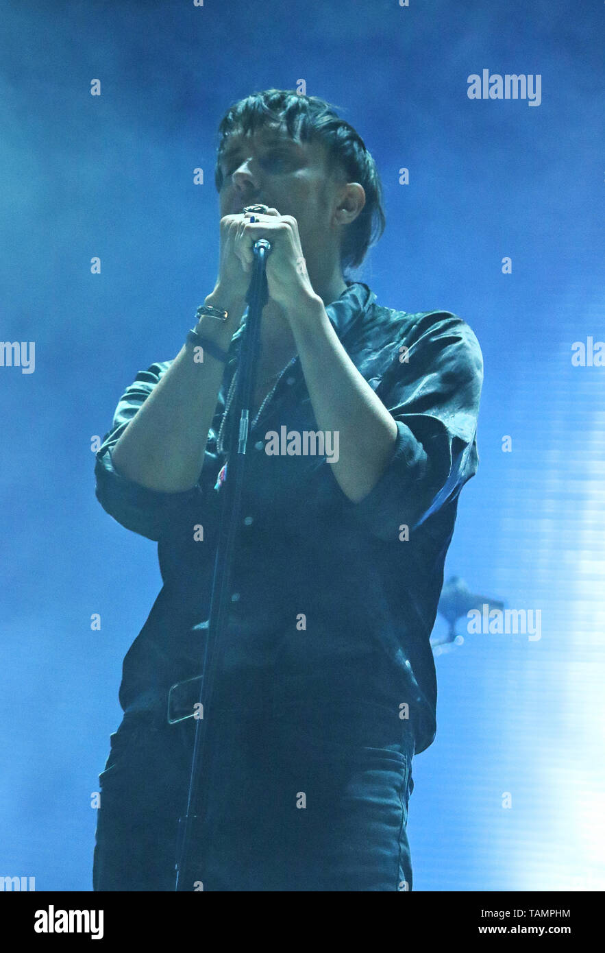 Die Anschläge - Sänger Julian Casablancas gesehen, die live auf der Bühne während der dachverkleidung Tag Zwei der alle Punkte im Osten Festival in Victoria Park in London. Stockfoto