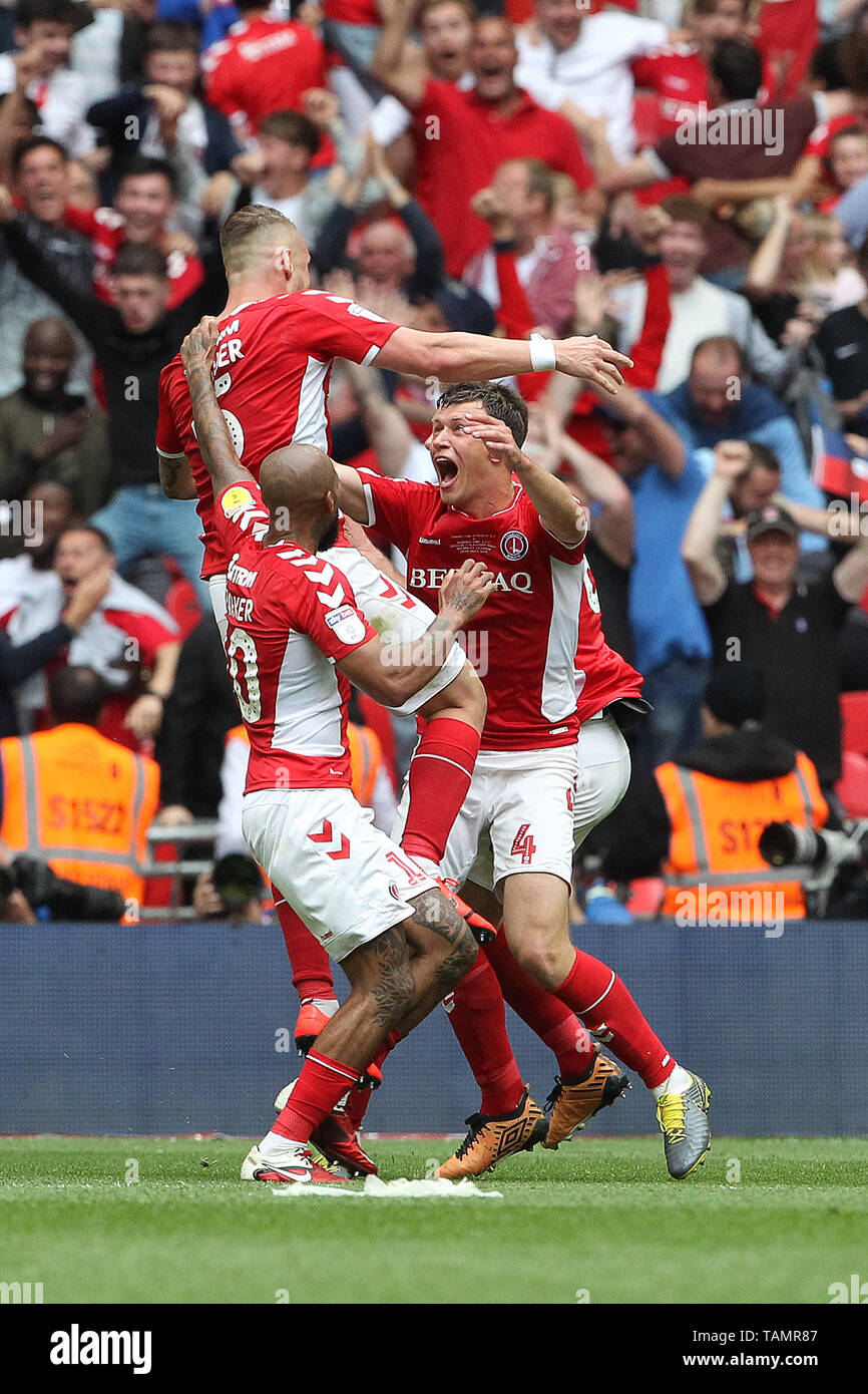 LONDON, ENGLAND 26. Mai Patrick Bauer feiert nach dem Scoring von Charlton Athletic gewinnendes Ziel während der Sky Bet Liga 1 Play Off Finale zwischen Sunderland und Charlton Athletic im Wembley Stadion, London am Sonntag, den 26. Mai 2019. (Credit: Mark Fletcher | MI Nachrichten) Stockfoto