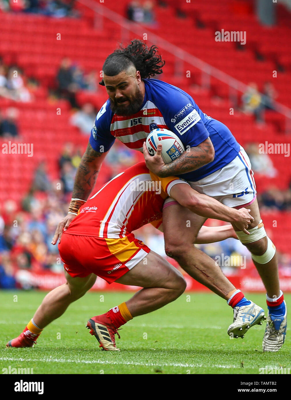 Anfield, Liverpool, Großbritannien. 25 Mai, 2019. Rugby League Dacia magische Wochenende; David Fifita von Wakefield Trinity ist von Matt Whitley der Katalanischen Drachen Kredit angegangen: Aktion plus Sport/Alamy leben Nachrichten Stockfoto