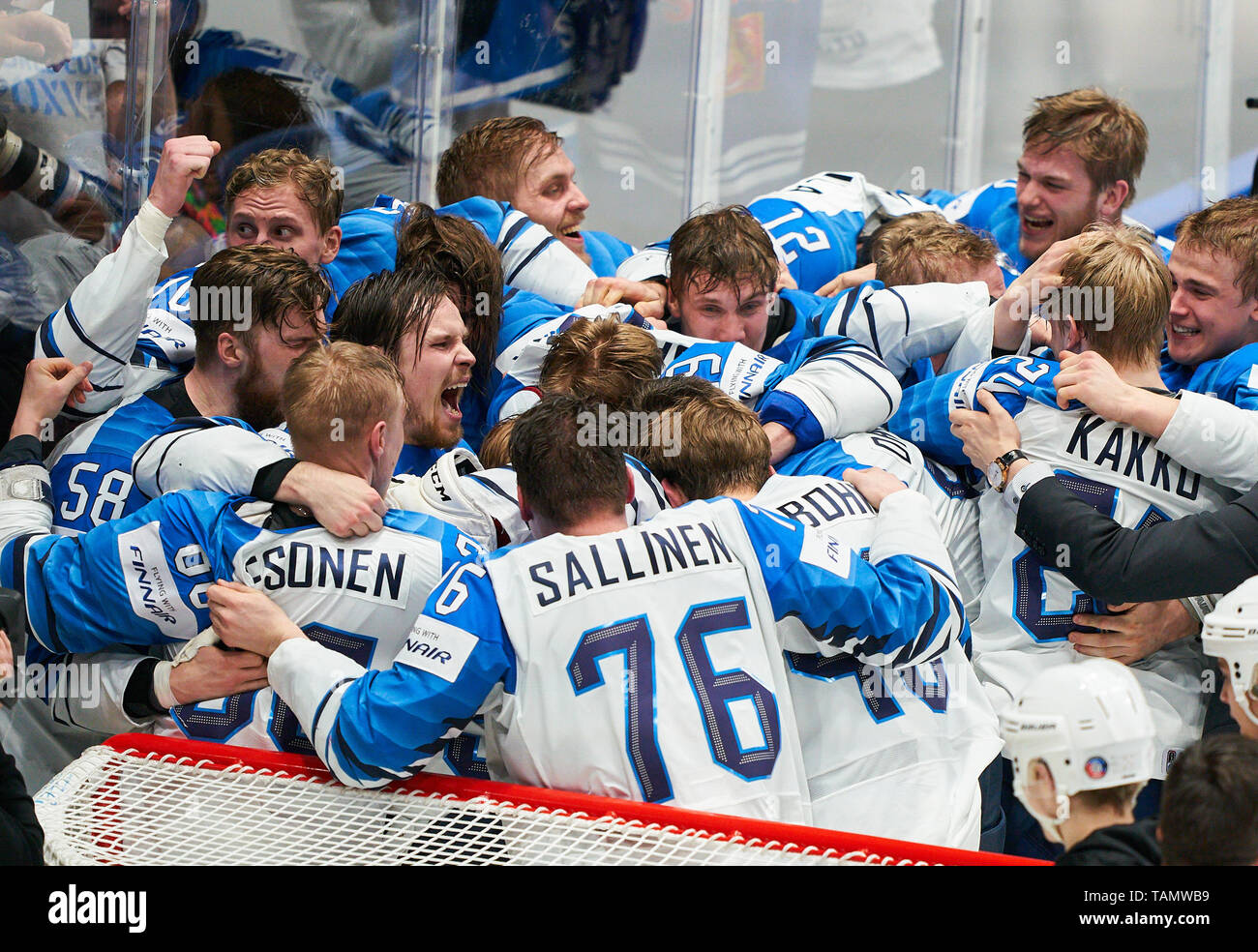 Bratislava, Slowakei. 26 Mai, 2019. Finnland gewann den Titel und Feiern, Jubeln, Freude, Emotionen, feiern, lachen, Jubeln, Jubeln, reißt die Arme, ballte die Faust, Feiern, Feier, Torjubel, KANADA - FINNLAND 1-3 Kanada - Finnland letzte IIHF Eishockey-WM in Bratislava, Slowakei, Slowakei, 26. Mai 2019, Saison 2018/2019, Kredit: Peter Schatz/Alamy leben Nachrichten Stockfoto