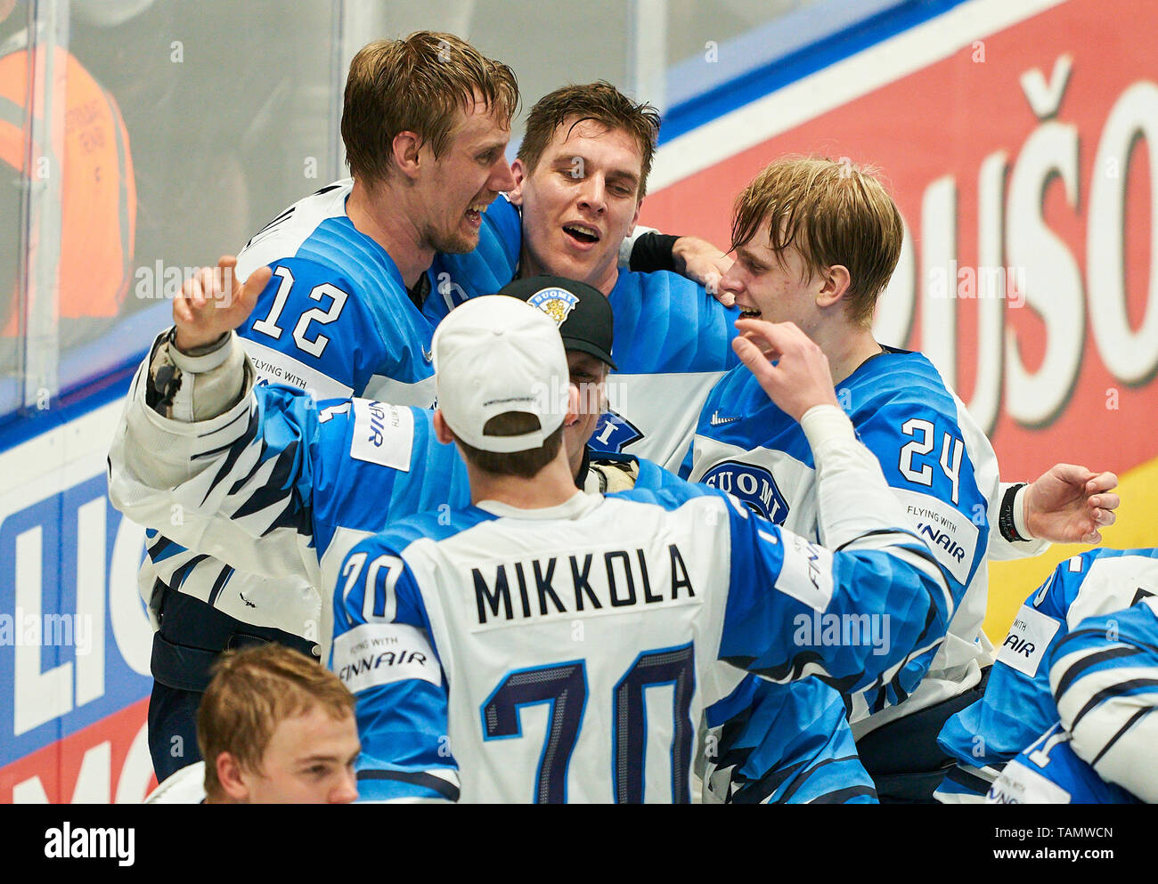 Bratislava, Slowakei. 26 Mai, 2019. Finnland gewann den Titel und Feiern, Jubeln, Freude, Emotionen, feiern, lachen, Jubeln, Jubeln, reißt die Arme, ballte die Faust, Feiern, Feier, Torjubel, Kaapo KAKKO, FIN 24, Marko ANTTILA, FIN 12 KANADA - FINNLAND 1-3 Kanada - Finnland letzte IIHF Eishockey-WM in Bratislava, Slowakei, Slowakei, 26. Mai 2019, Saison 2018/2019, Kredit: Peter Schatz/Alamy leben Nachrichten Stockfoto