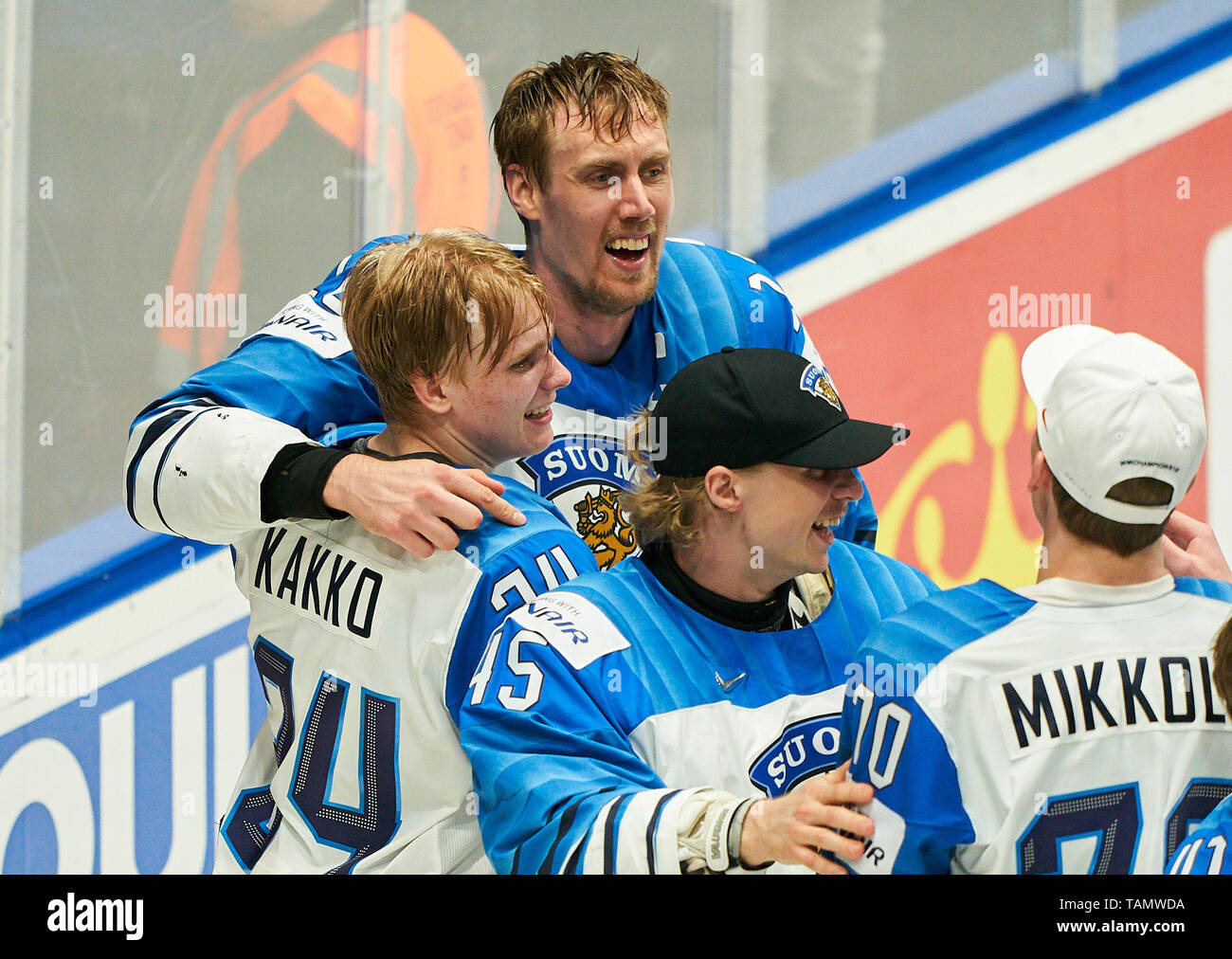 Bratislava, Slowakei. 26 Mai, 2019. Finnland gewann den Titel und Feiern, Jubeln, Freude, Emotionen, feiern, lachen, Jubeln, Jubeln, reißt die Arme, ballte die Faust, Feiern, Feier, Torjubel, Kaapo KAKKO, FIN 24, Marko ANTTILA, FIN 12 KANADA - FINNLAND 1-3 Kanada - Finnland letzte IIHF Eishockey-WM in Bratislava, Slowakei, Slowakei, 26. Mai 2019, Saison 2018/2019, Kredit: Peter Schatz/Alamy leben Nachrichten Stockfoto