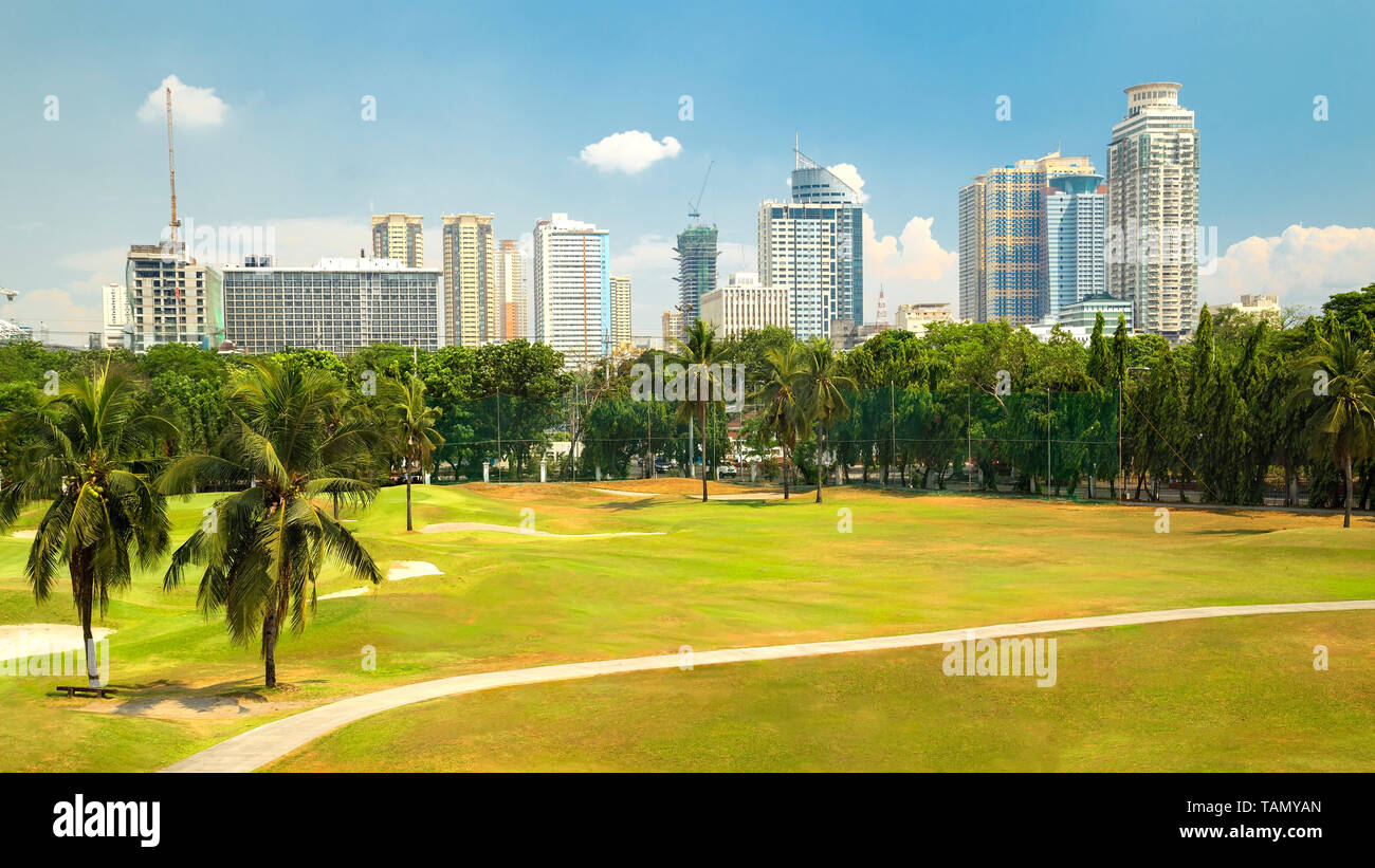 Golfplatz Feld mit Teich in der Nähe von Intramuros, Manila, Philippinen Stockfoto