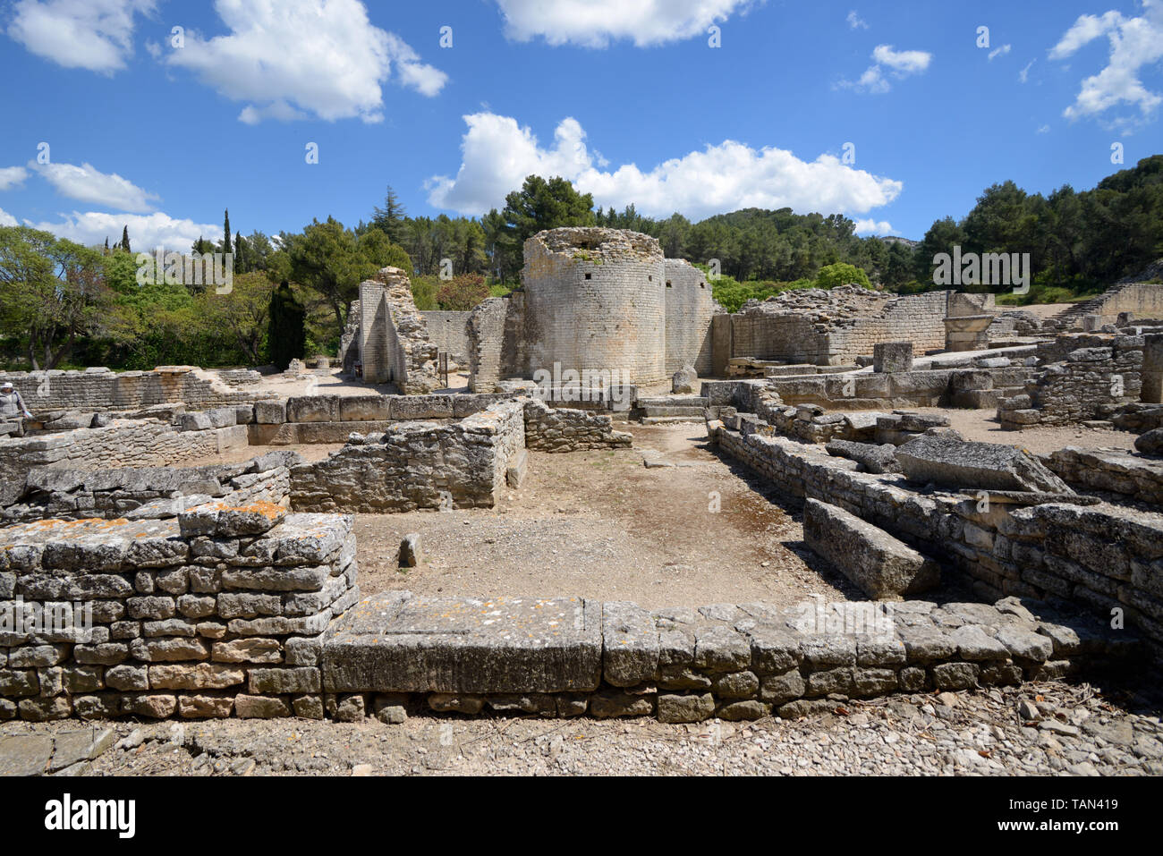 Antike römische Basilika in der unteren Stadt der antiken römischen Stadt Glanum Provence Frankreich Stockfoto