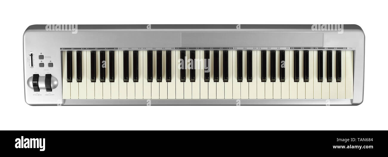 Musikinstrument - Sloseup MIDI Piano Tastatur mit 61 Tasten auf einem isolierten weißen Hintergrund Stockfoto