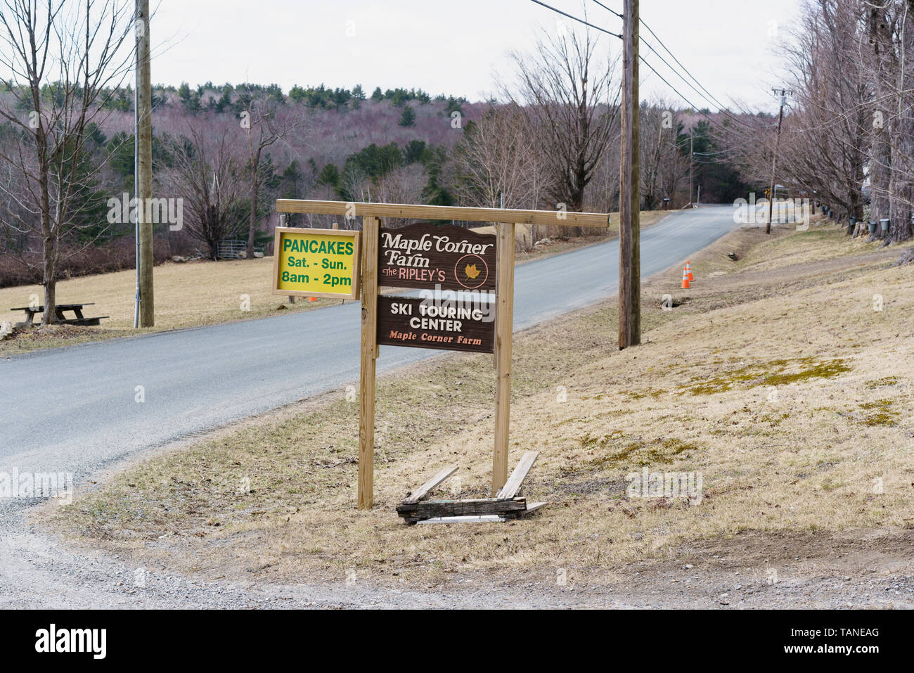 Granville/USA, April 2019: Das Zeichen des Ahorn Ecke Bauernhof in Granville während zuckerpaste Saison. Stockfoto