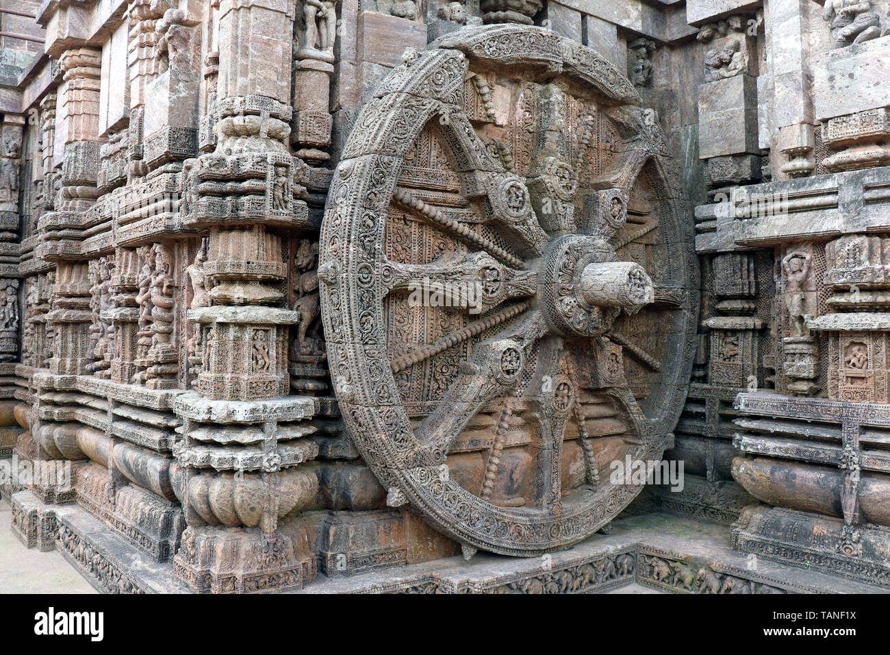 Alten Wagen Rad, Konark Sonnentempel, Orissa. Konark Sonnentempel auch als der schwarze Pagode bekannt. Stockfoto