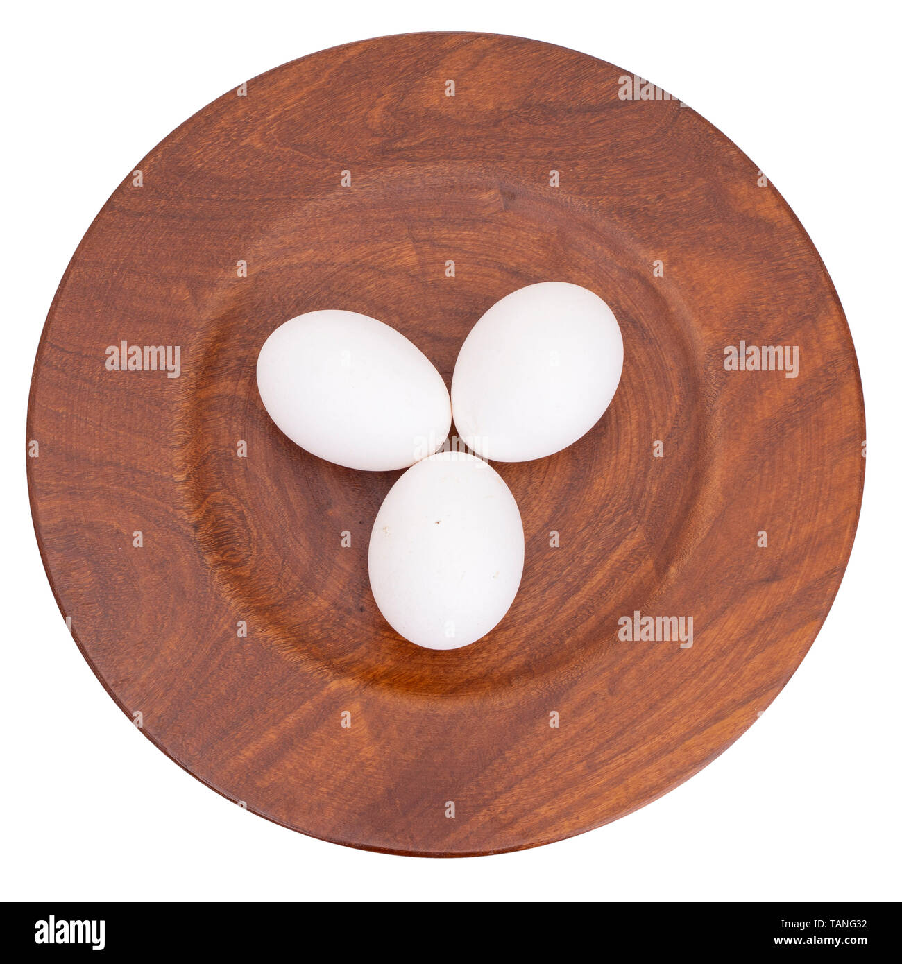 Drei weißen Huhn, Hühner Eier auf Holzplatte isoliert auf Weiss. Stockfoto
