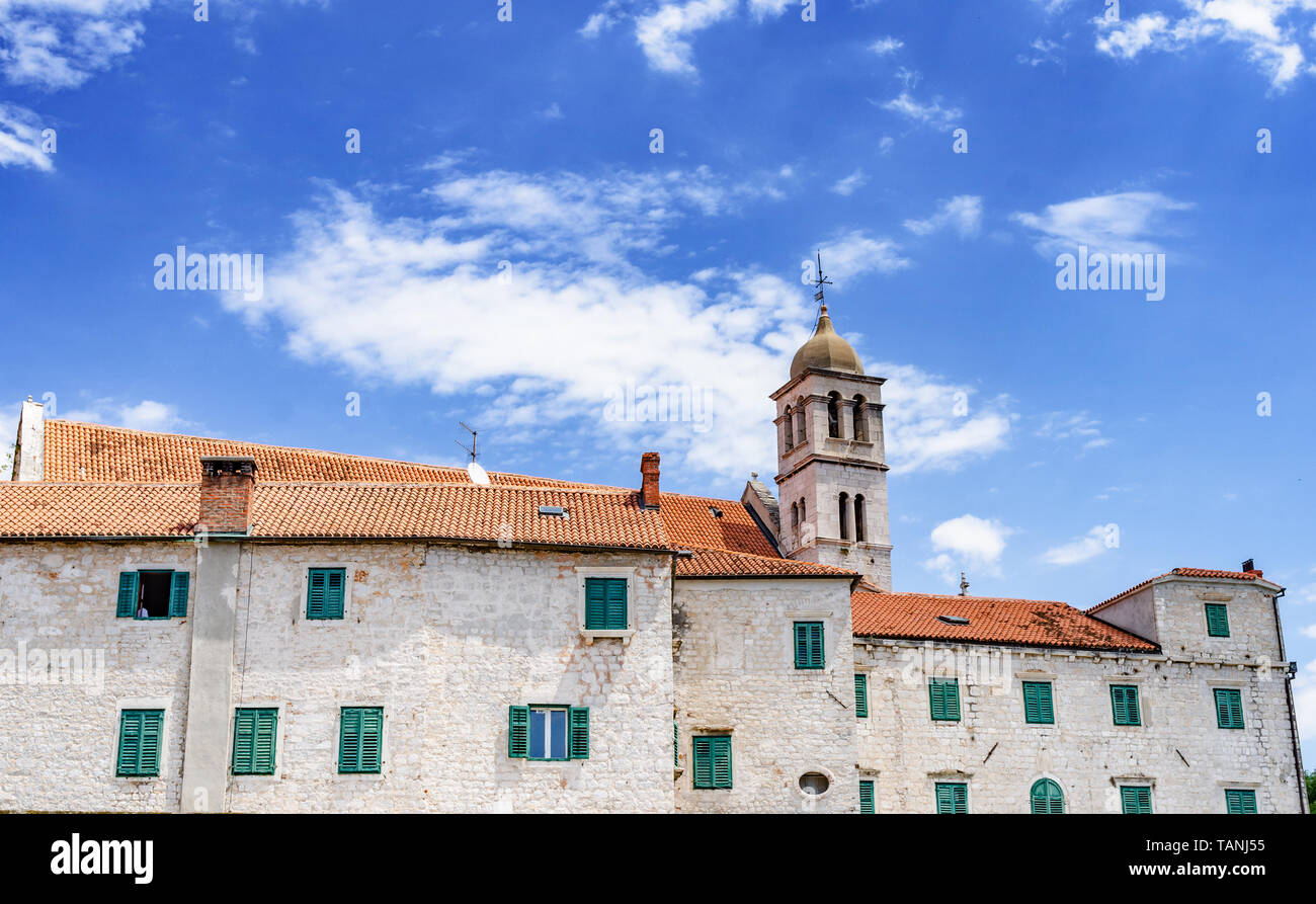 Häuser von Sibenik. Beliebtes Reiseziel in Kroatien Stockfoto