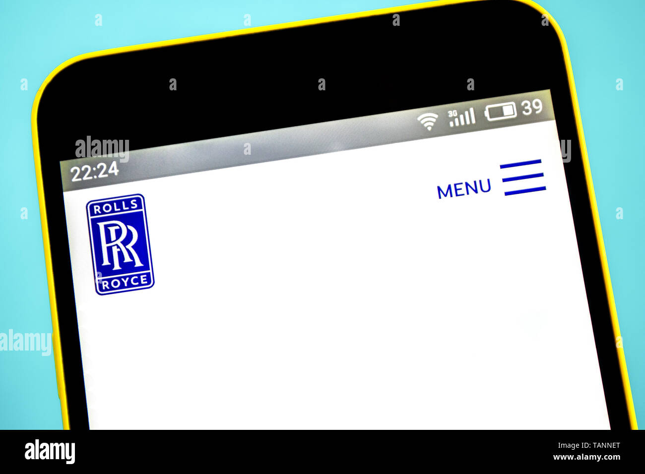 Berdyansk, Ukraine - 23. Mai 2019: Rolls-Royce Holdings für Luft- und Raumfahrt Homepage. Rolls-Royce Holdings Logo sichtbar auf dem Bildschirm "Telefon" Stockfoto