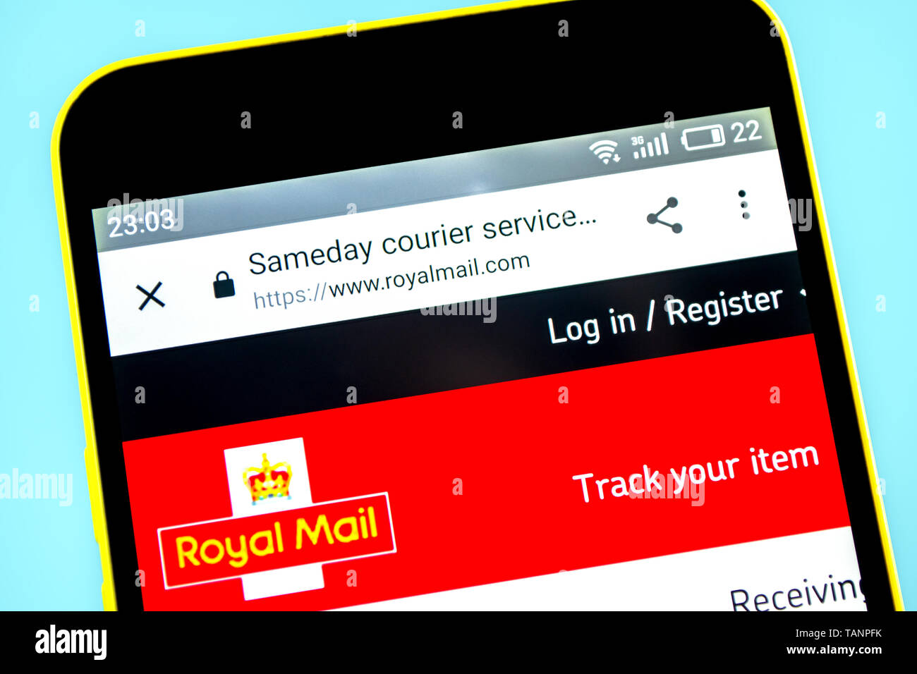 Berdyansk, Ukraine - 24. Mai 2019: Royal Mail Kurier Homepage. Royal Mail Logo sichtbar auf dem Bildschirm des Telefons. Stockfoto