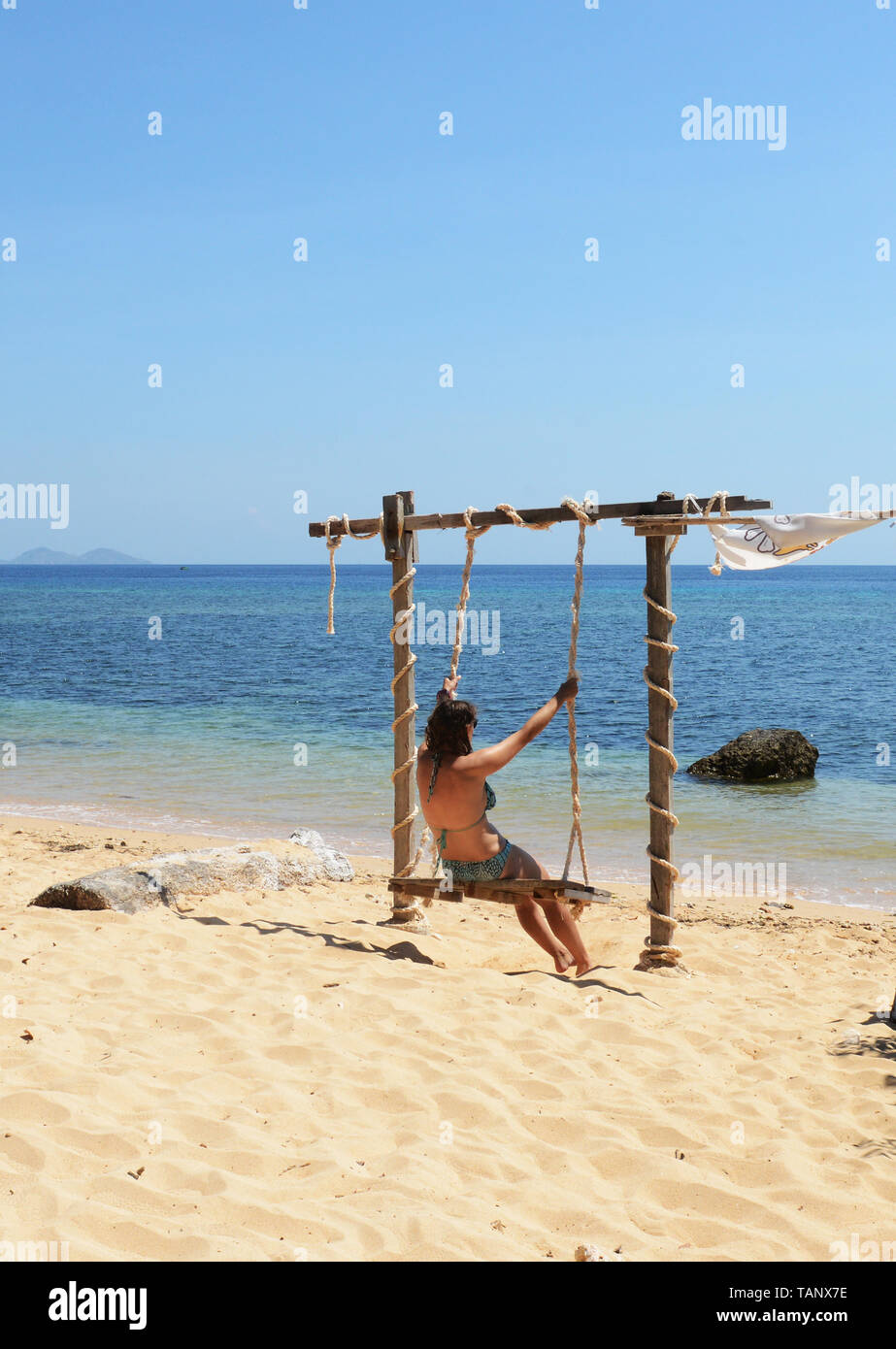 Die gemütlichen Strand am X Piraten Camp auf sebayur Besar Insel in der Nähe von Labuan Bajo, indoensia. Stockfoto