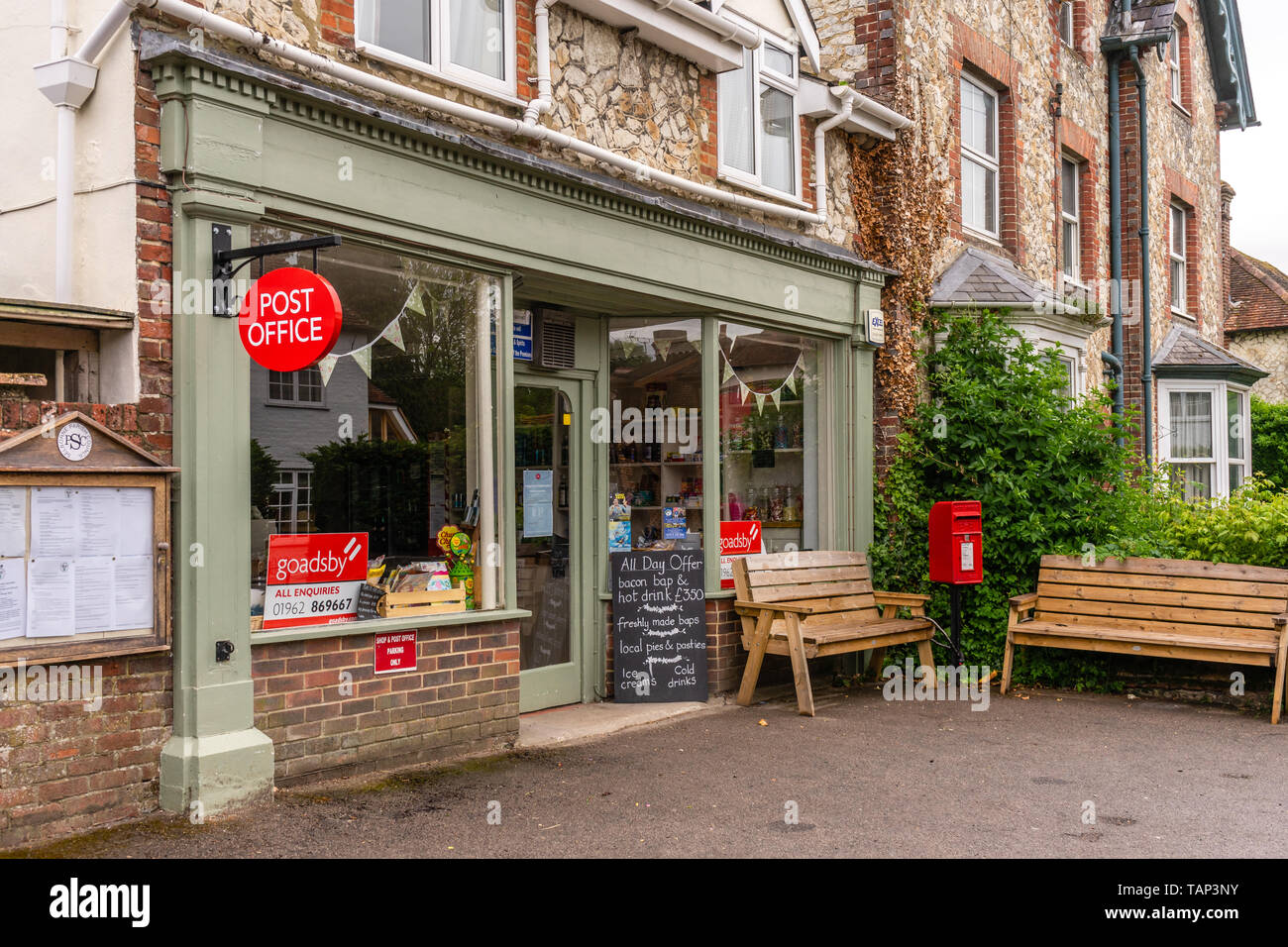 Selborne Post entlang Selborne Straße, Selborne, Hampshire, England, Großbritannien Stockfoto