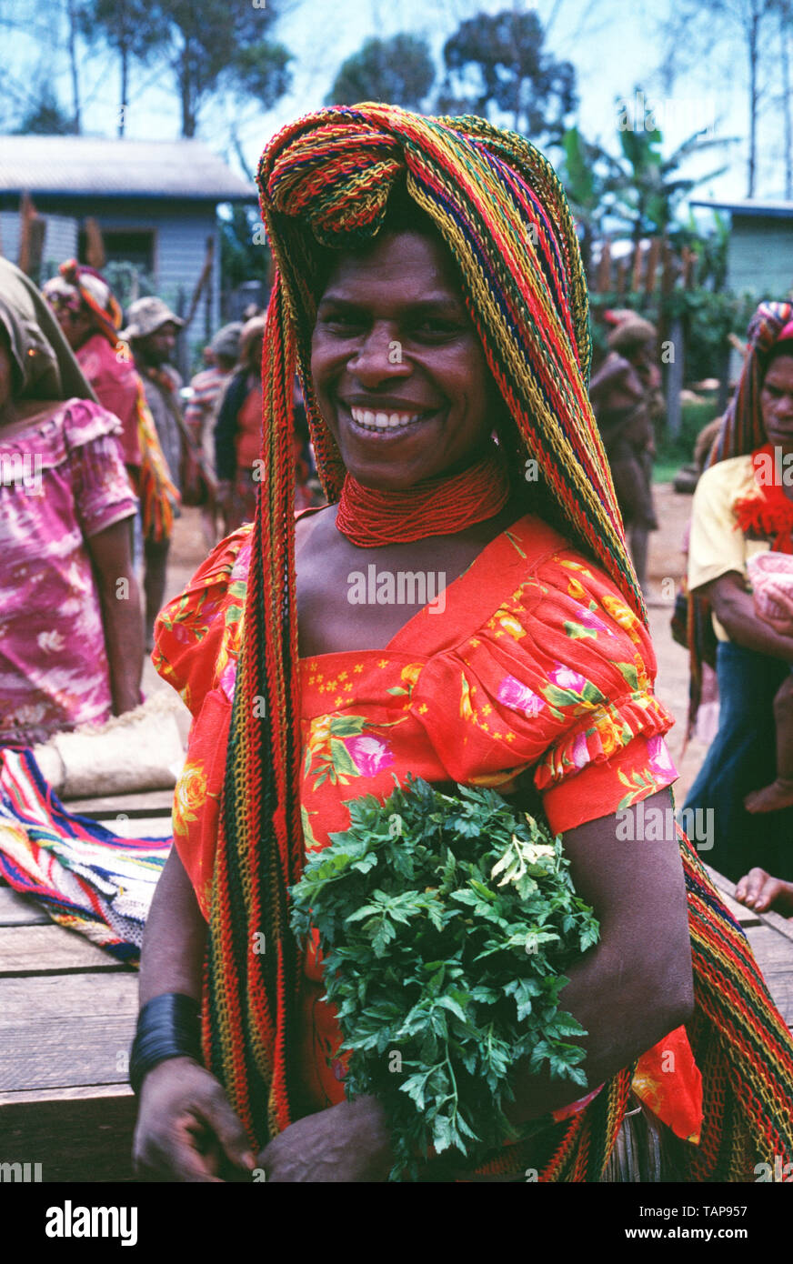 Papua Neu Guinea. Sepik River Region. Lokale Frau draußen im Markt. Stockfoto