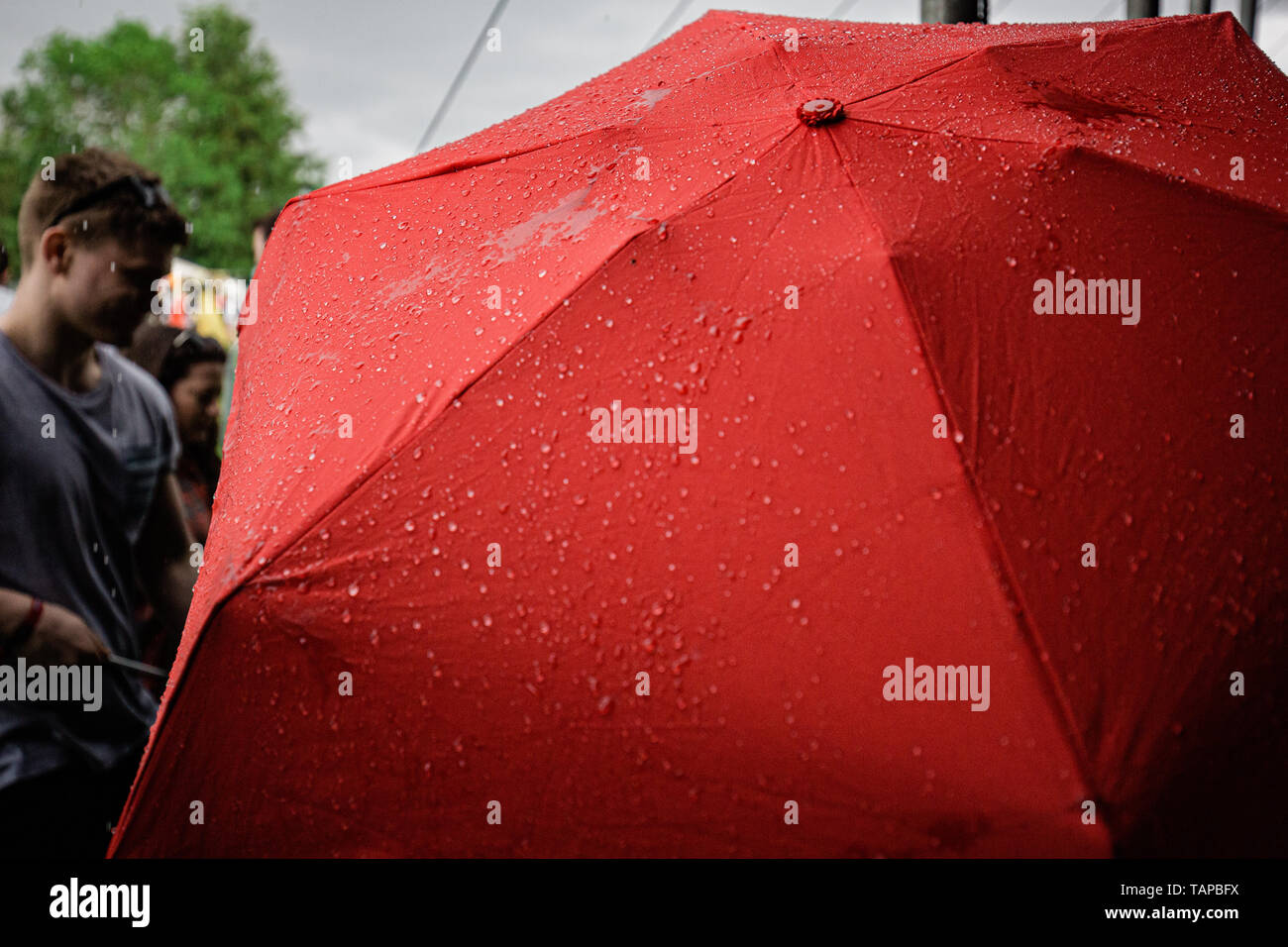 Hatfield, Großbritannien, 26. Mai 2019. Wetter von Sonnenschein und Duschen während der Slam Dunk South Festival gemischt. Credit: Richard Etteridge/Alamy leben Nachrichten Stockfoto