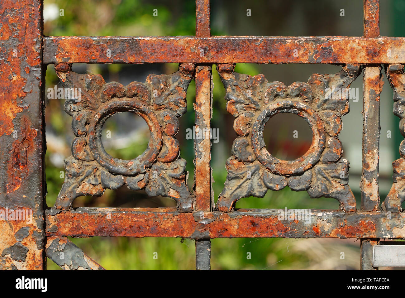 Alte rostige Garten Zaun aus Gusseisen Stockfoto